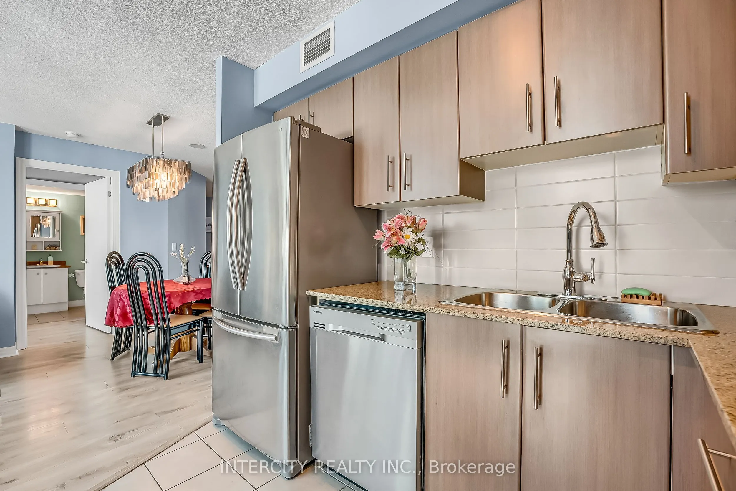 12 Yonge Street #1010