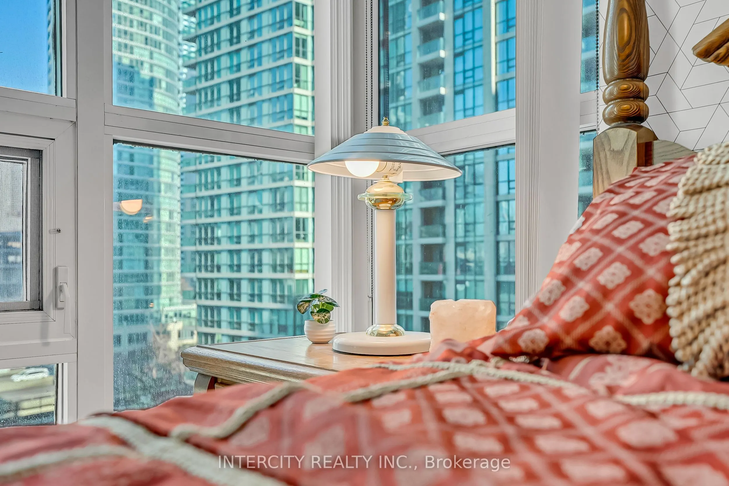 12 Yonge Street #1010