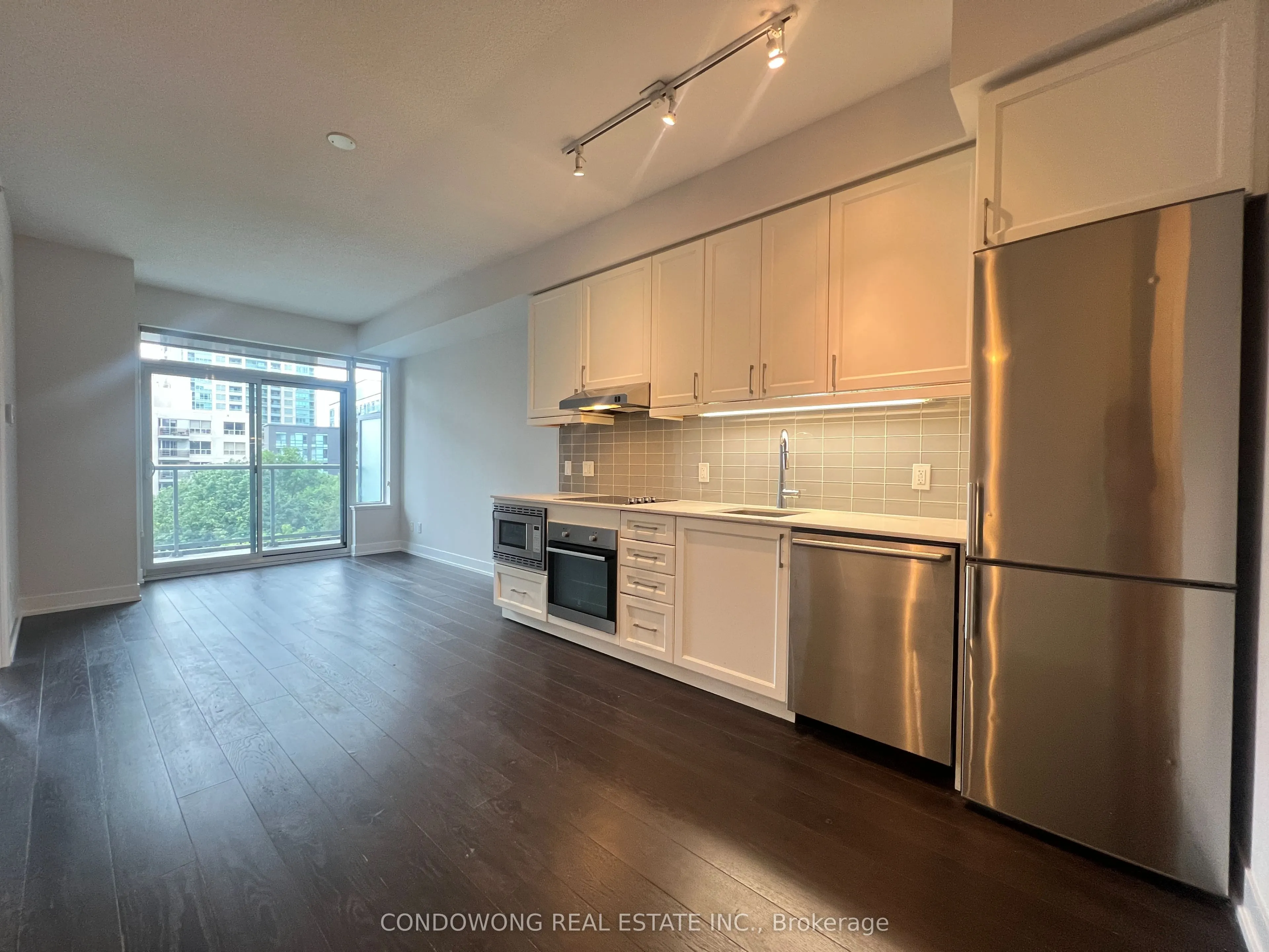 7 Kenaston Gardens #325