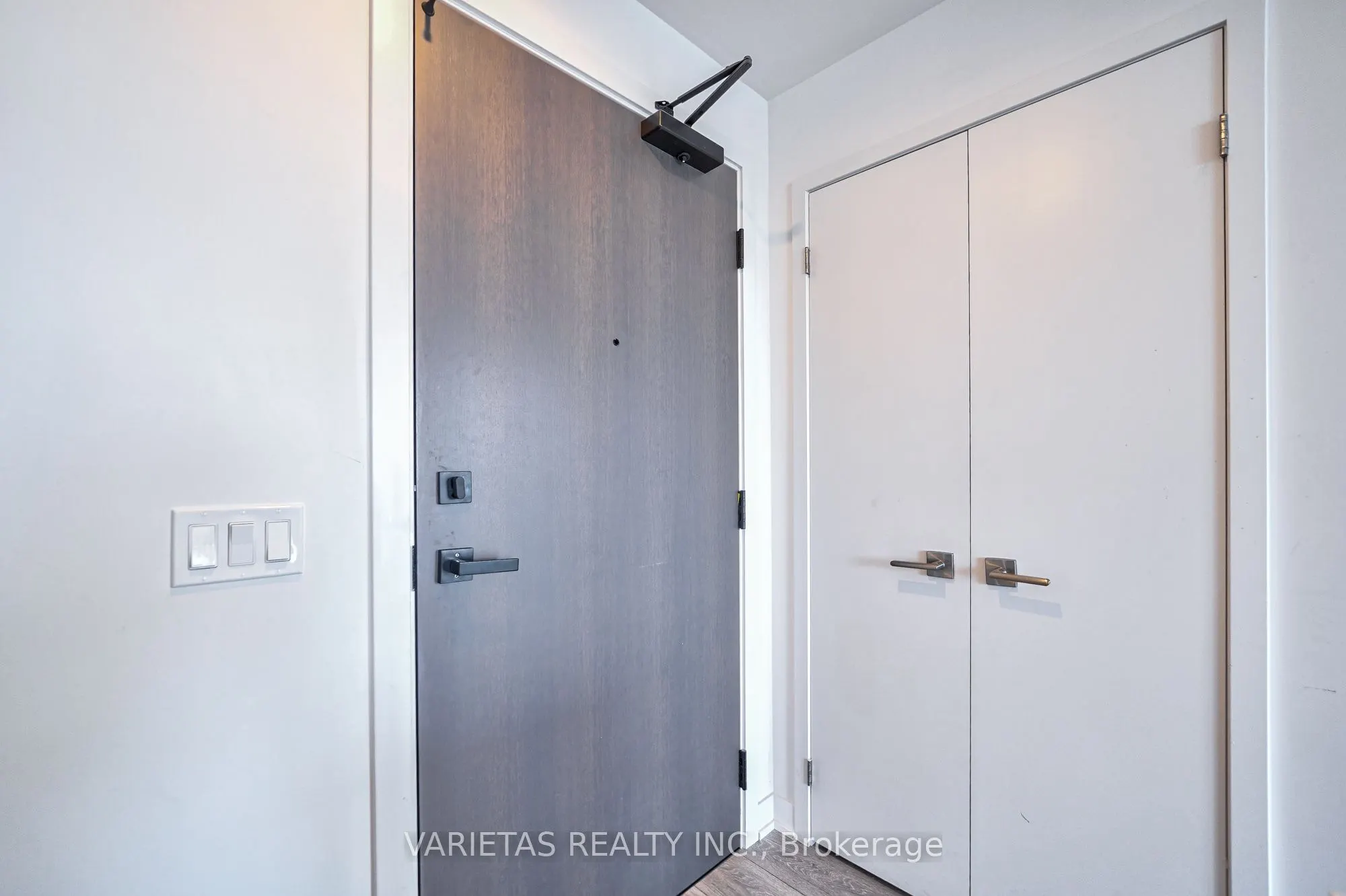 15 Holmes Avenue #1906