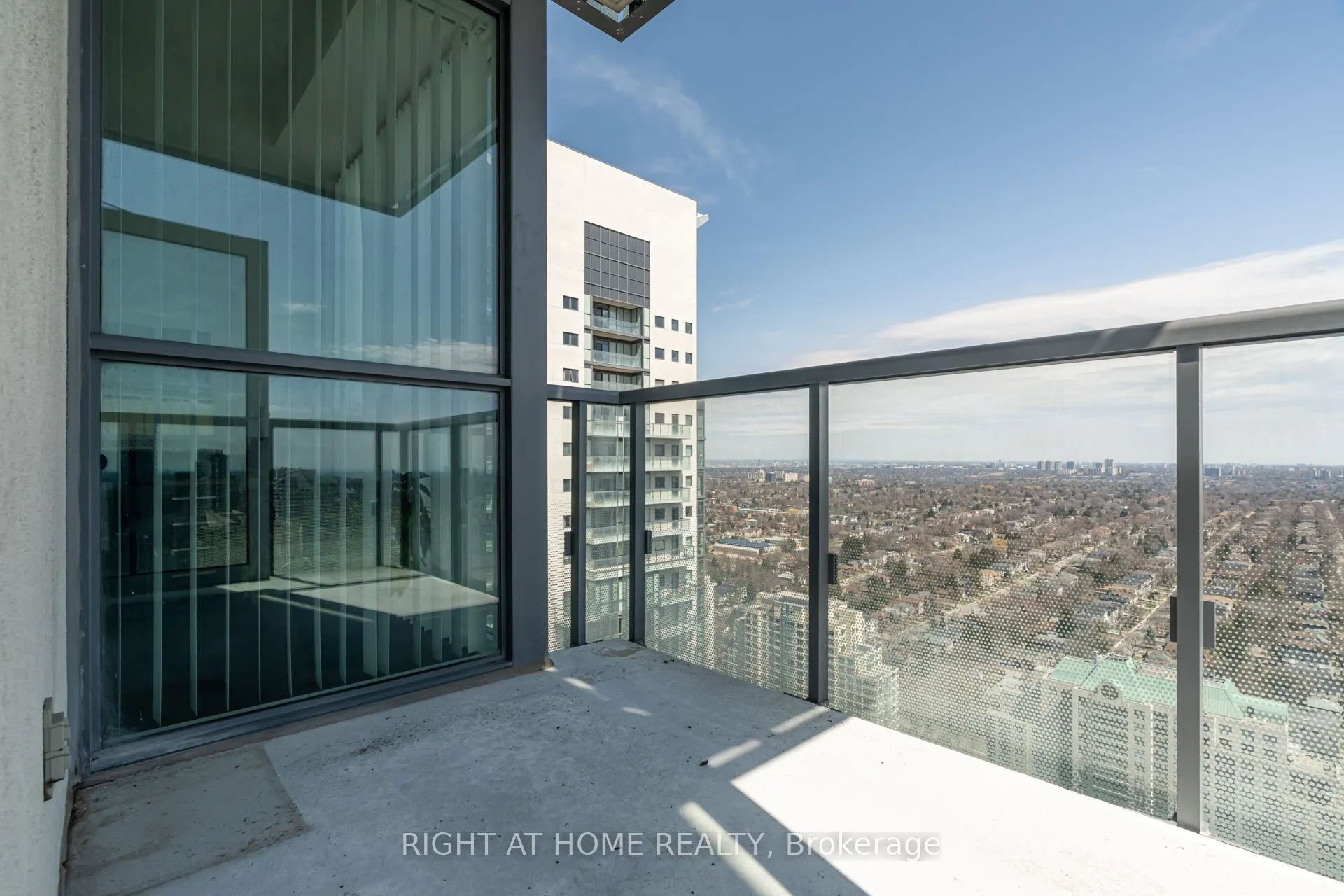 5162 Yonge Street #LPH208
