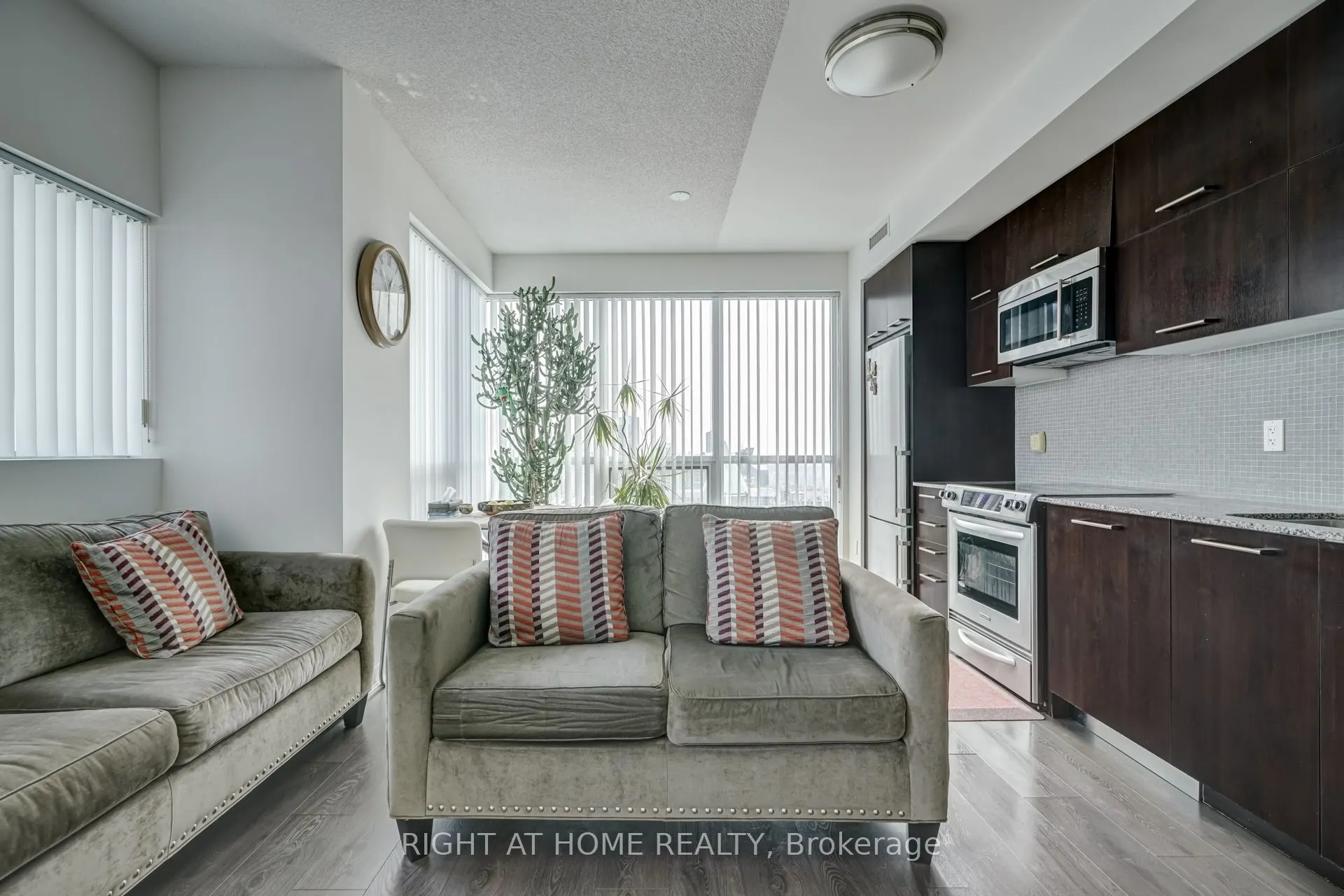 5162 Yonge Street #LPH208