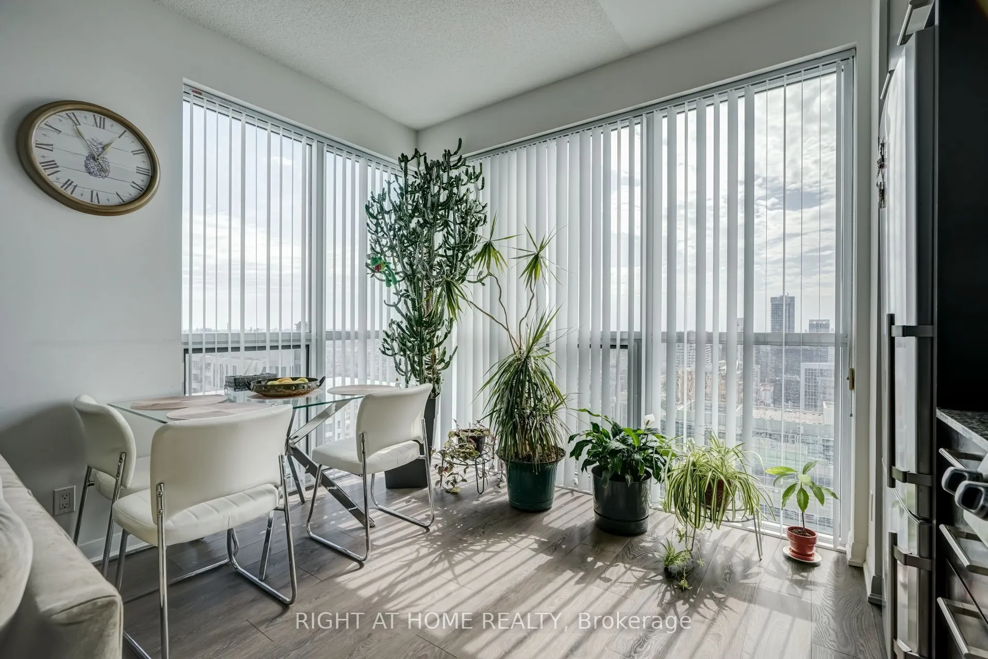 5162 Yonge Street #LPH208