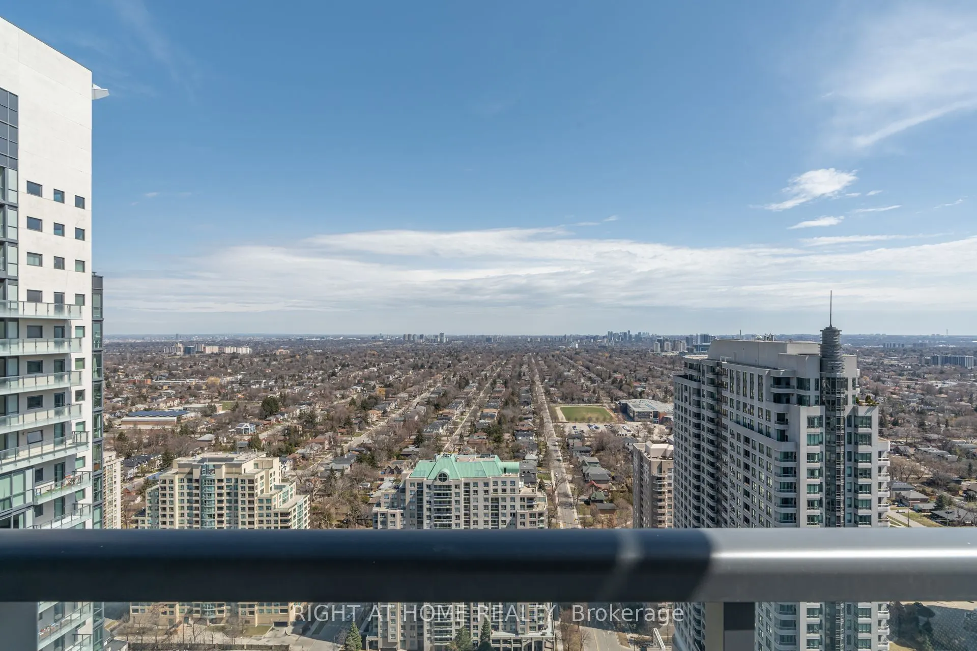 5162 Yonge Street #LPH208