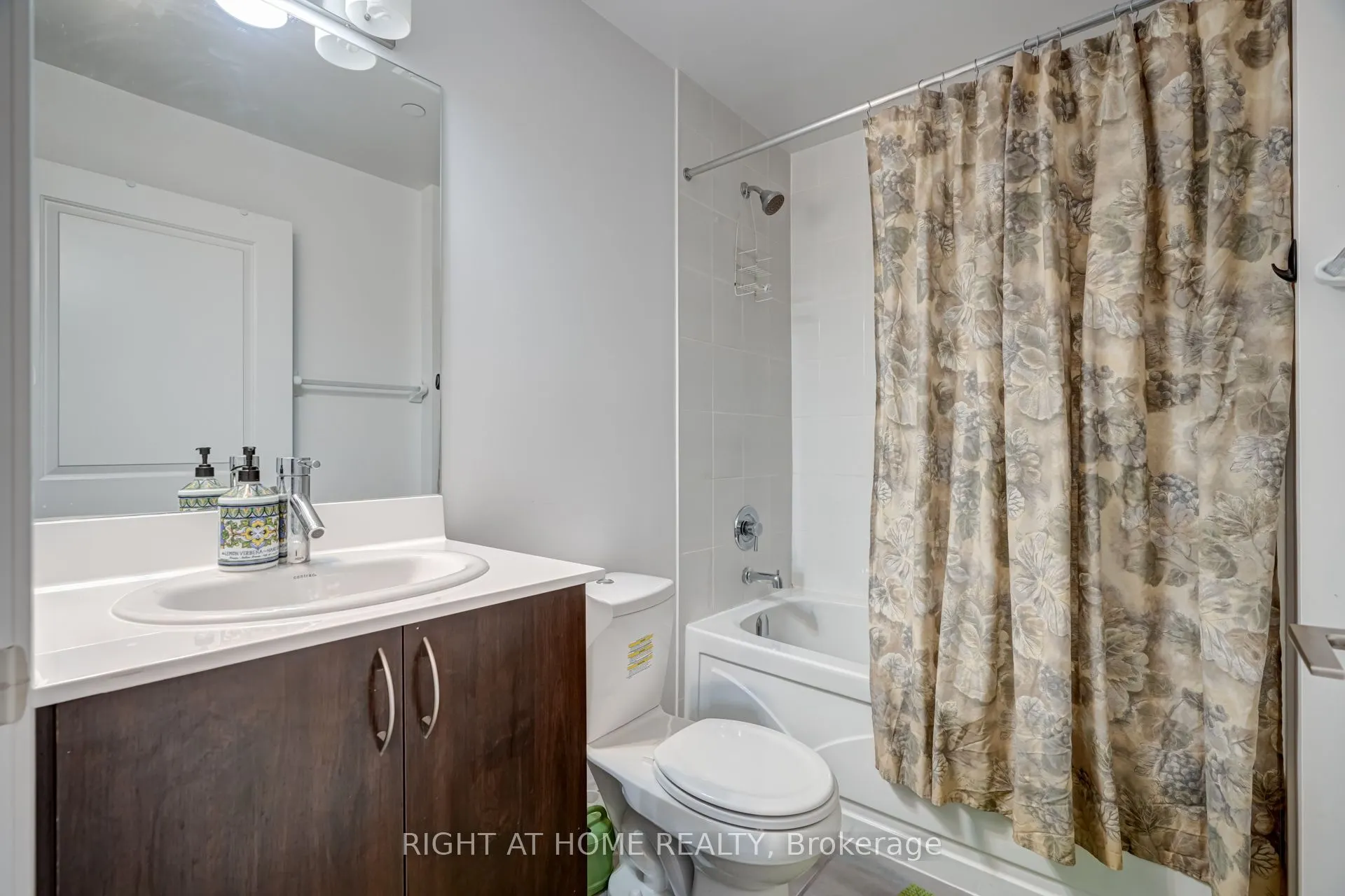 5162 Yonge Street #LPH208