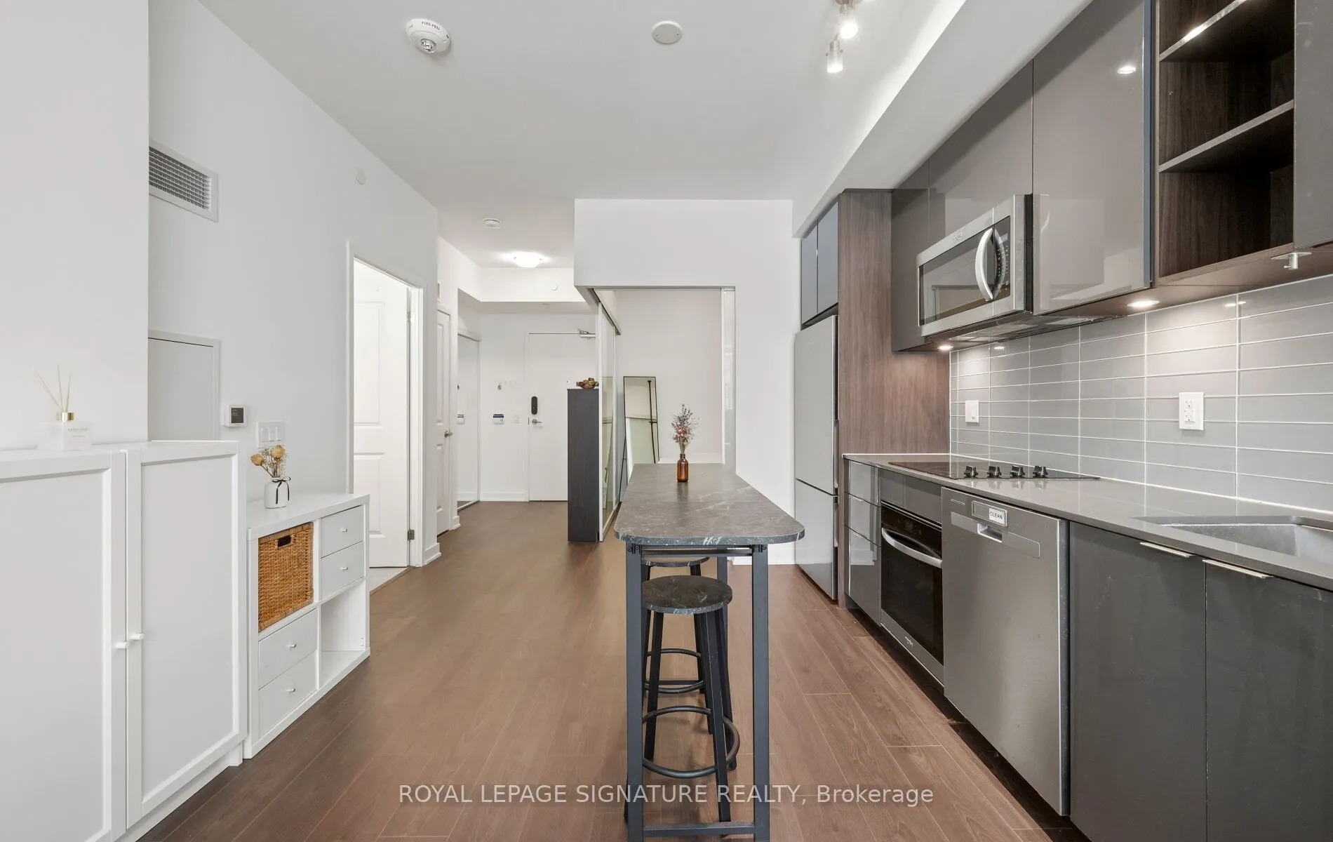 543 Richmond Street W #427