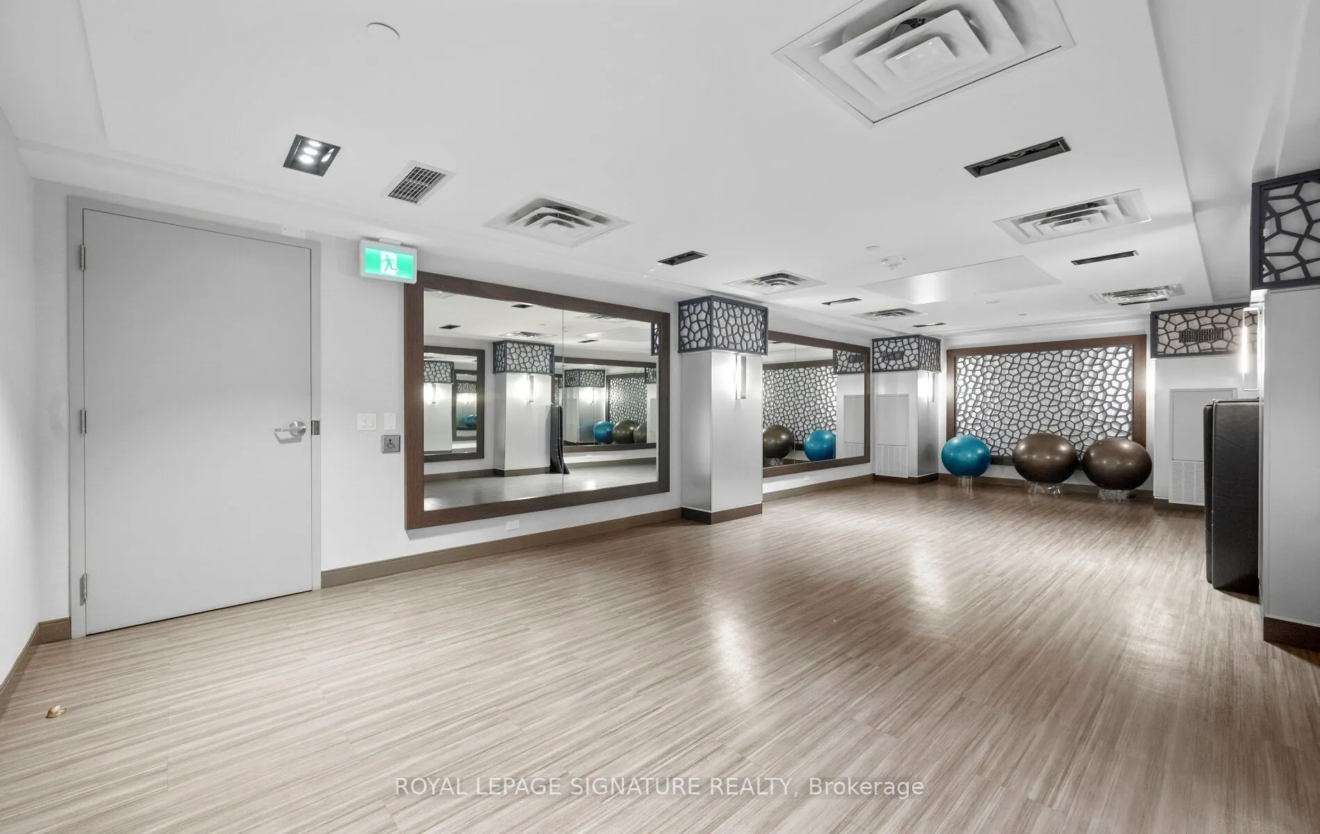 543 Richmond Street W #427