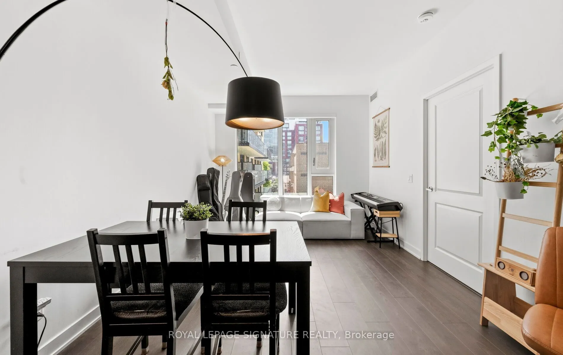 543 Richmond Street W #427