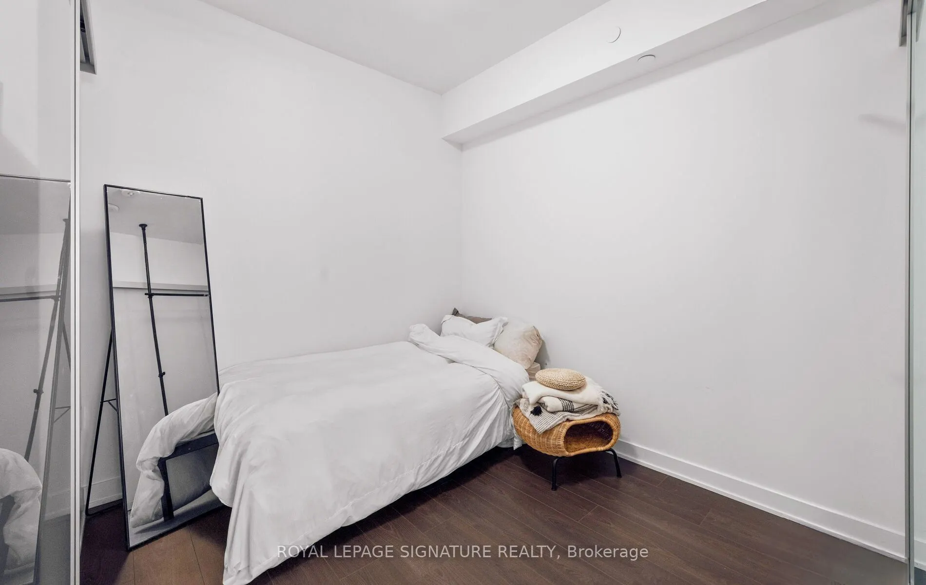 543 Richmond Street W #427