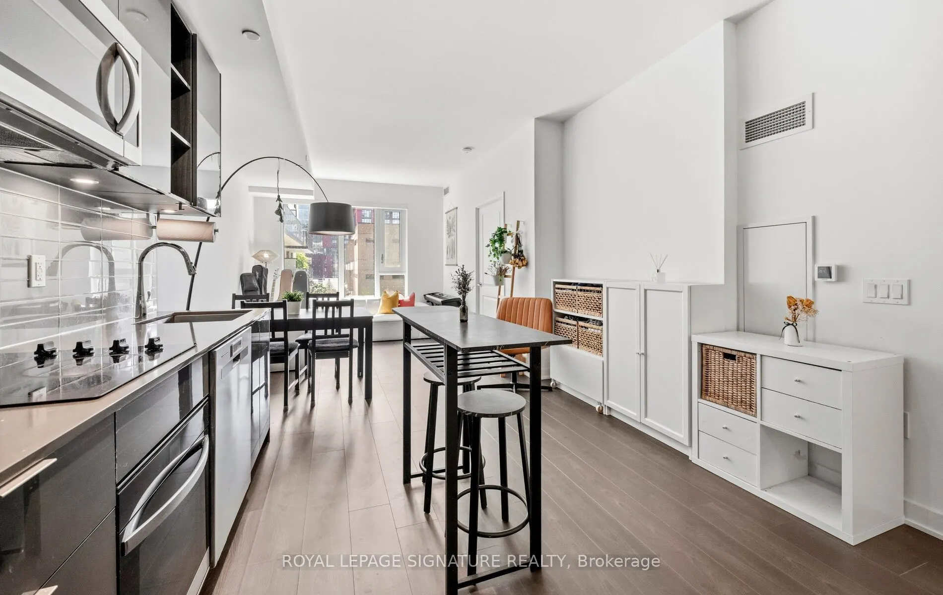 543 Richmond Street W #427