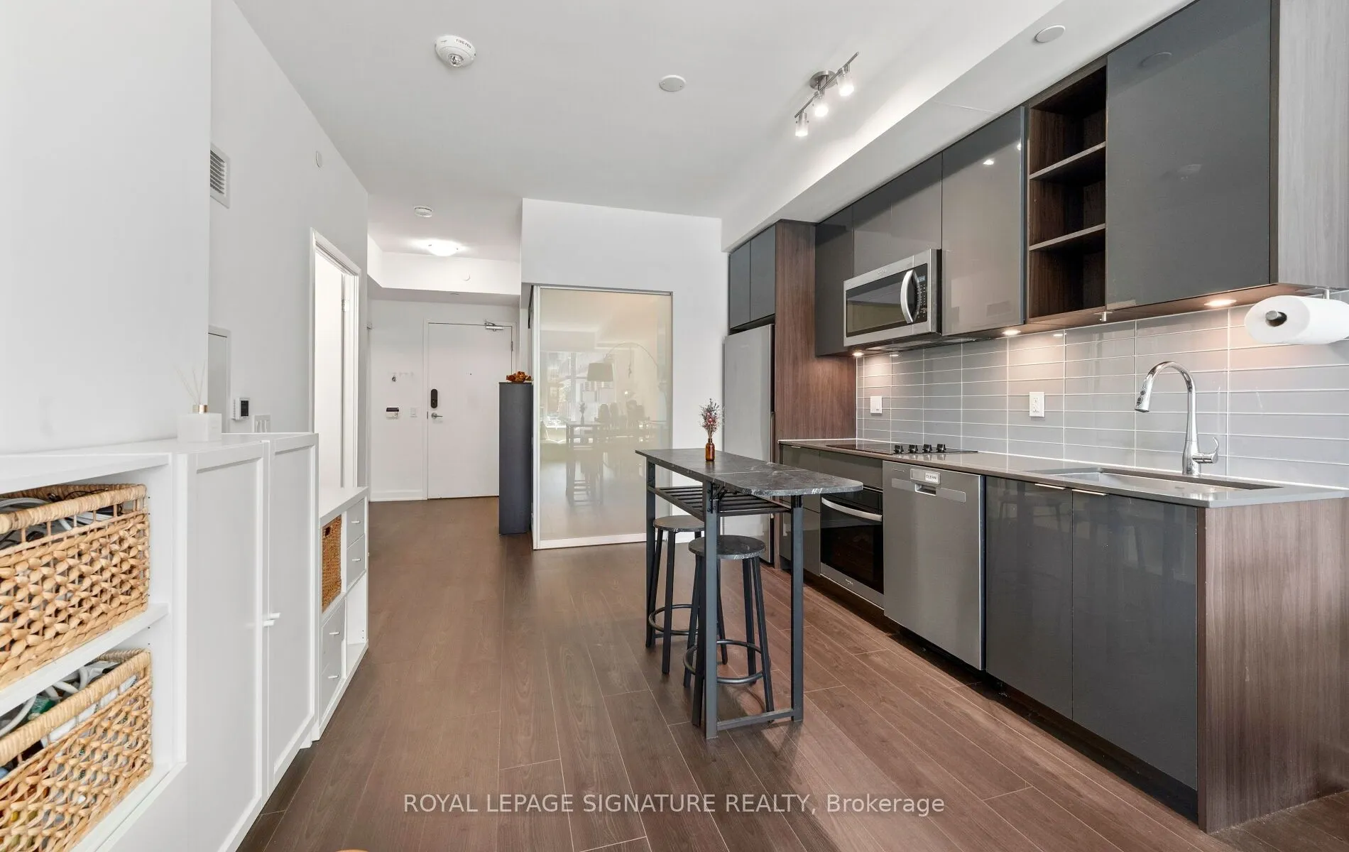 543 Richmond Street W #427