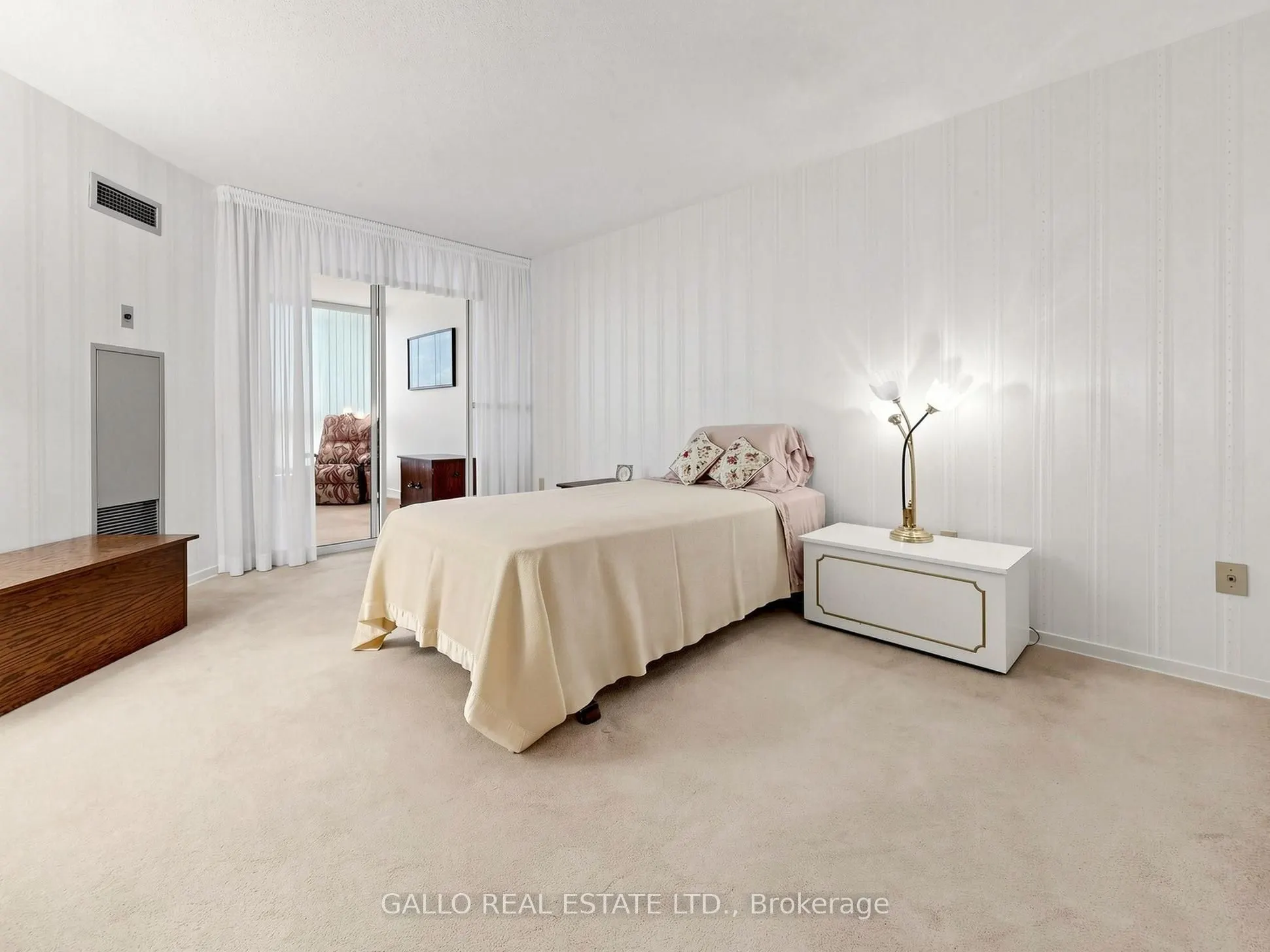 10 Kenneth Avenue #203