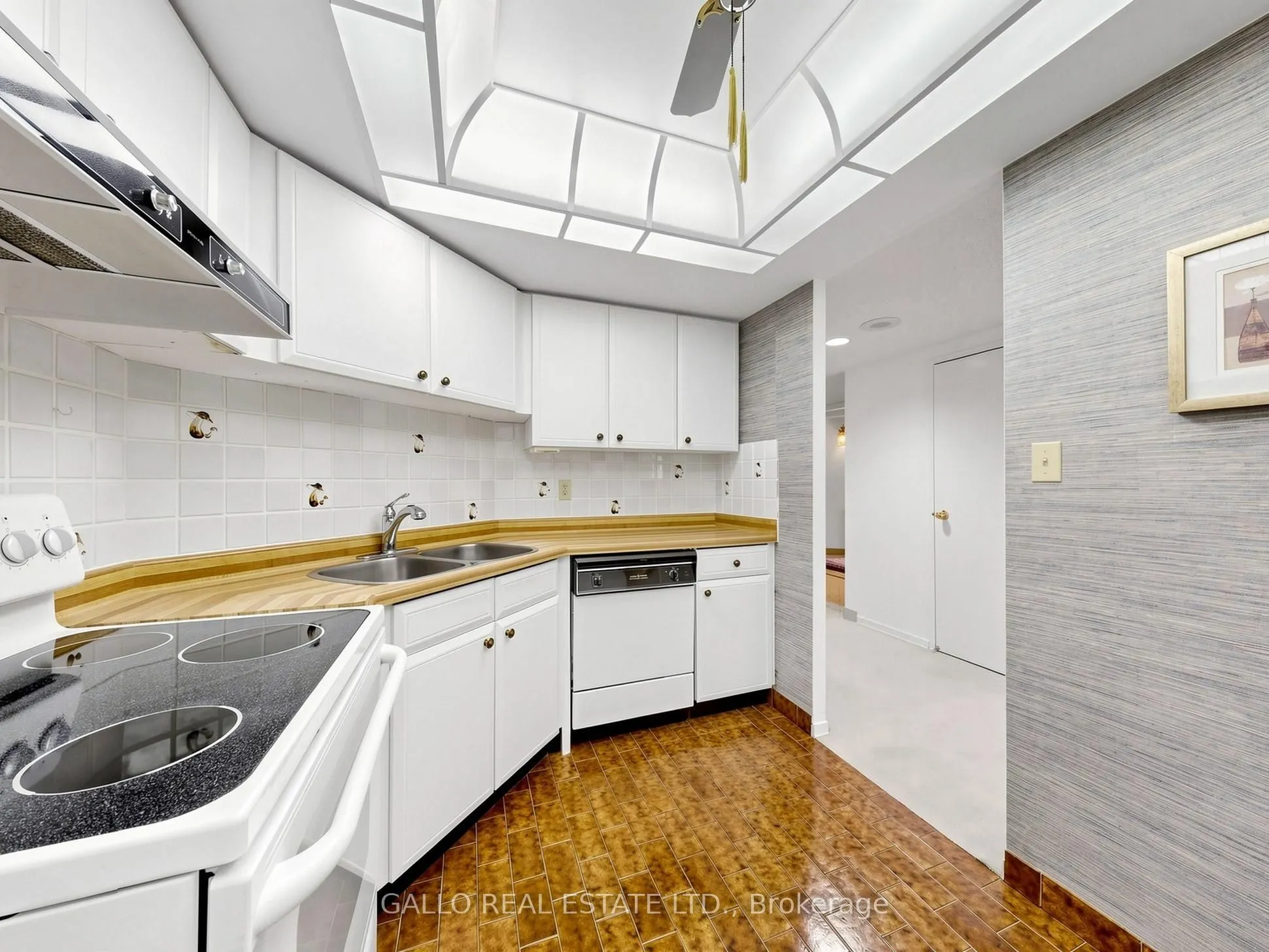 10 Kenneth Avenue #203