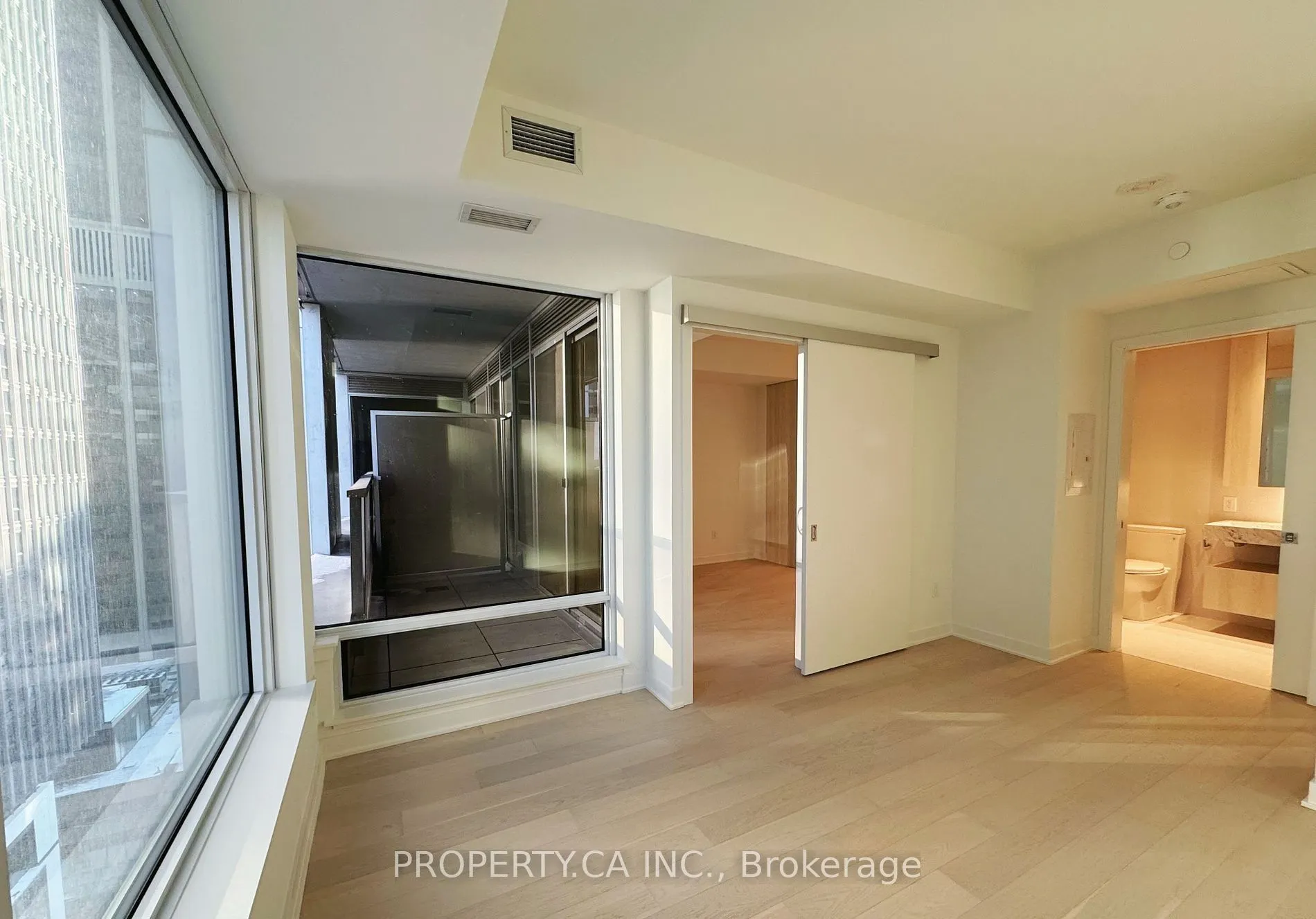 11 Yorkville Avenue #1007