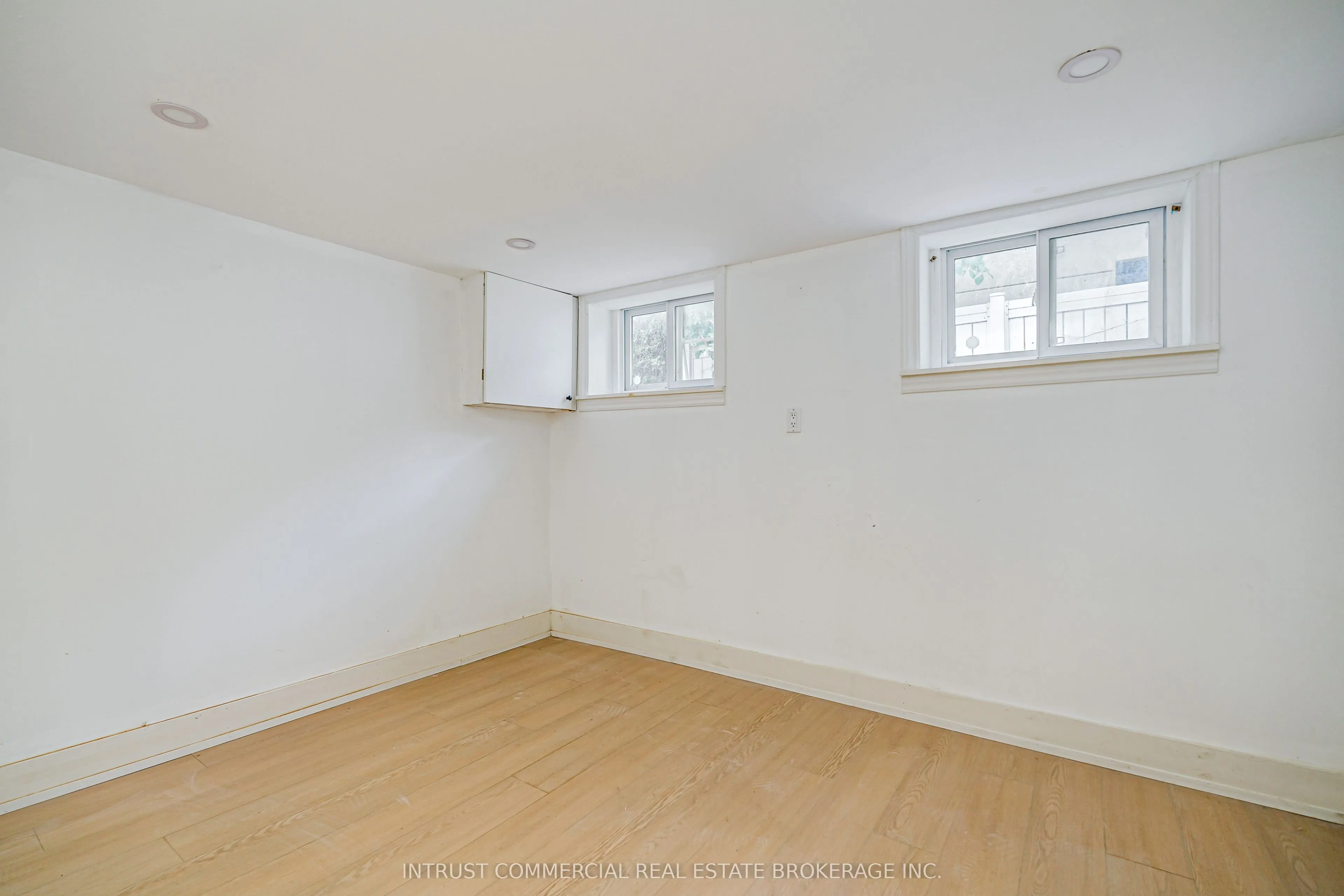 362 Lawrence Avenue W