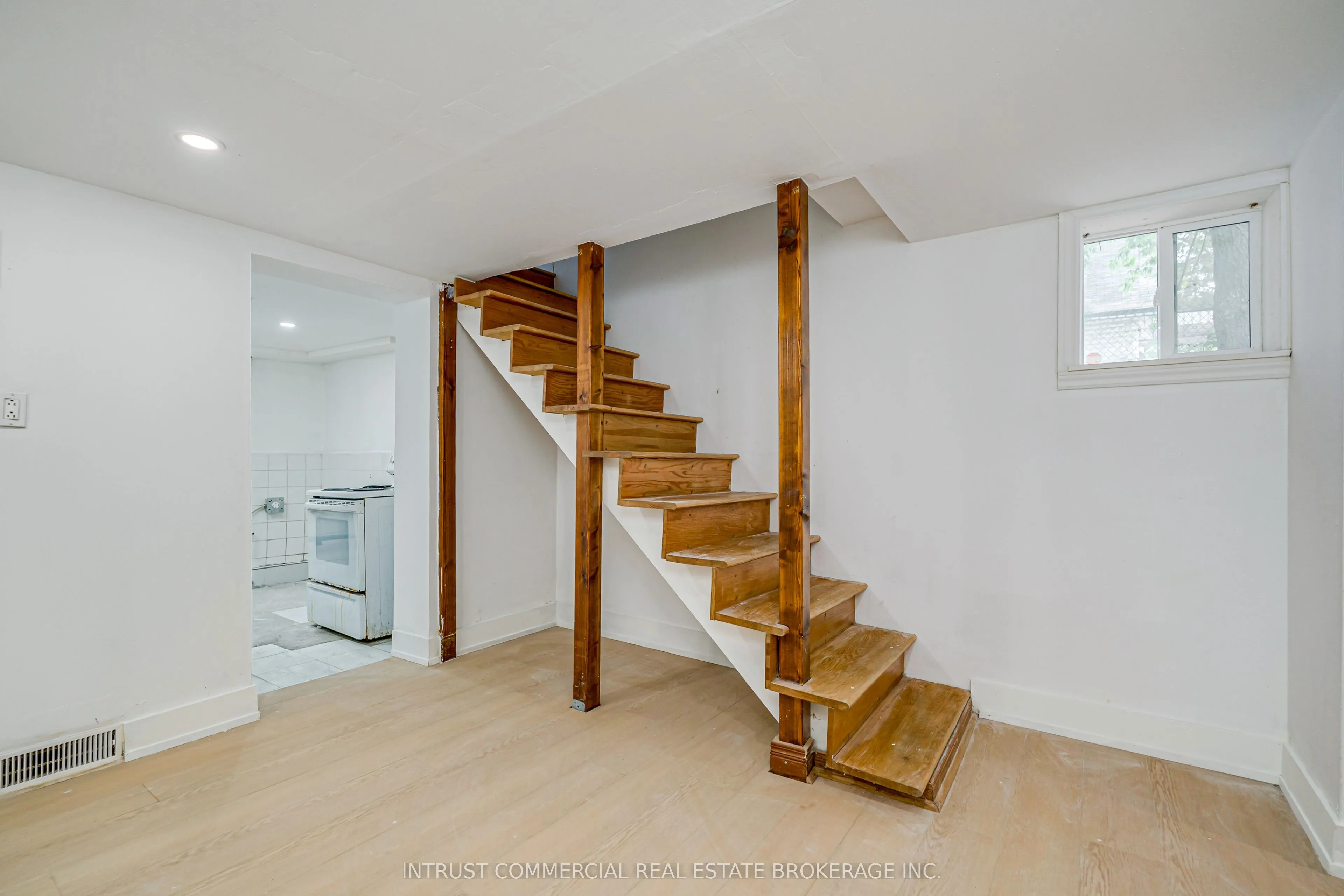 362 Lawrence Avenue W