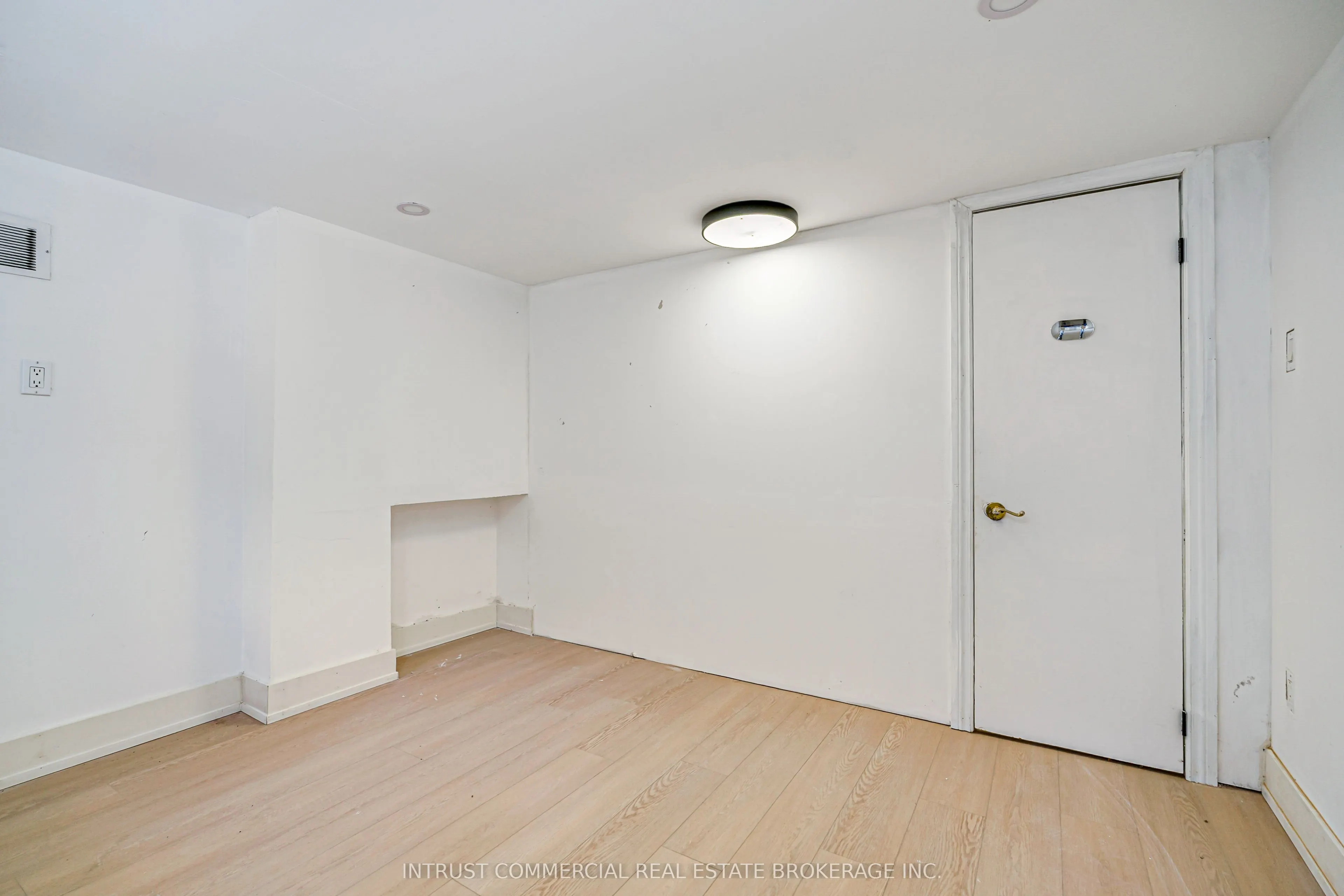 362 Lawrence Avenue W