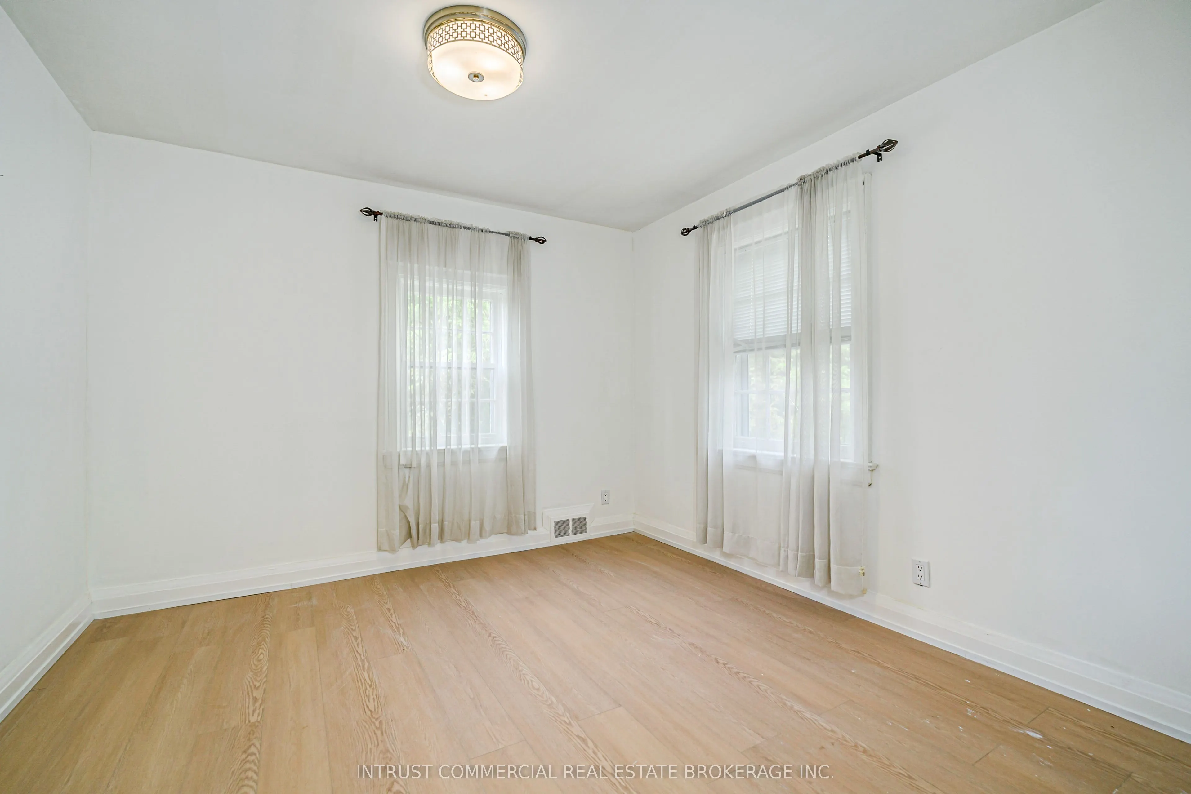 362 Lawrence Avenue W