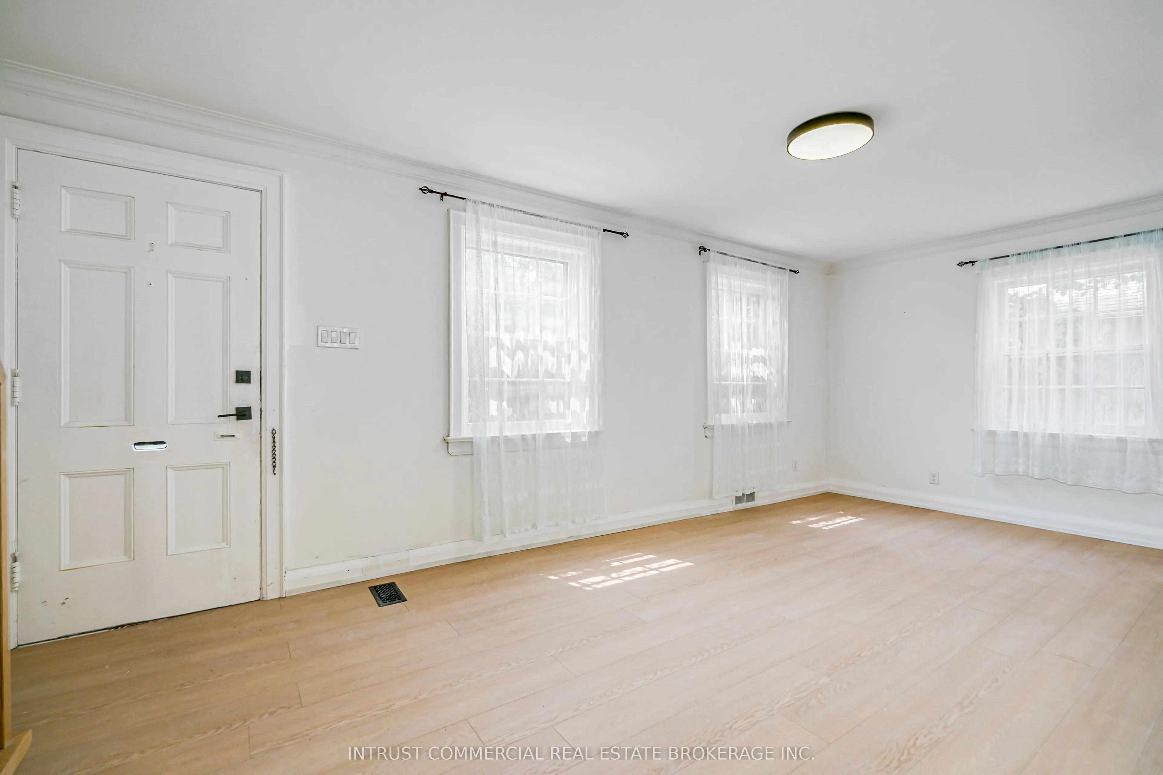 362 Lawrence Avenue W