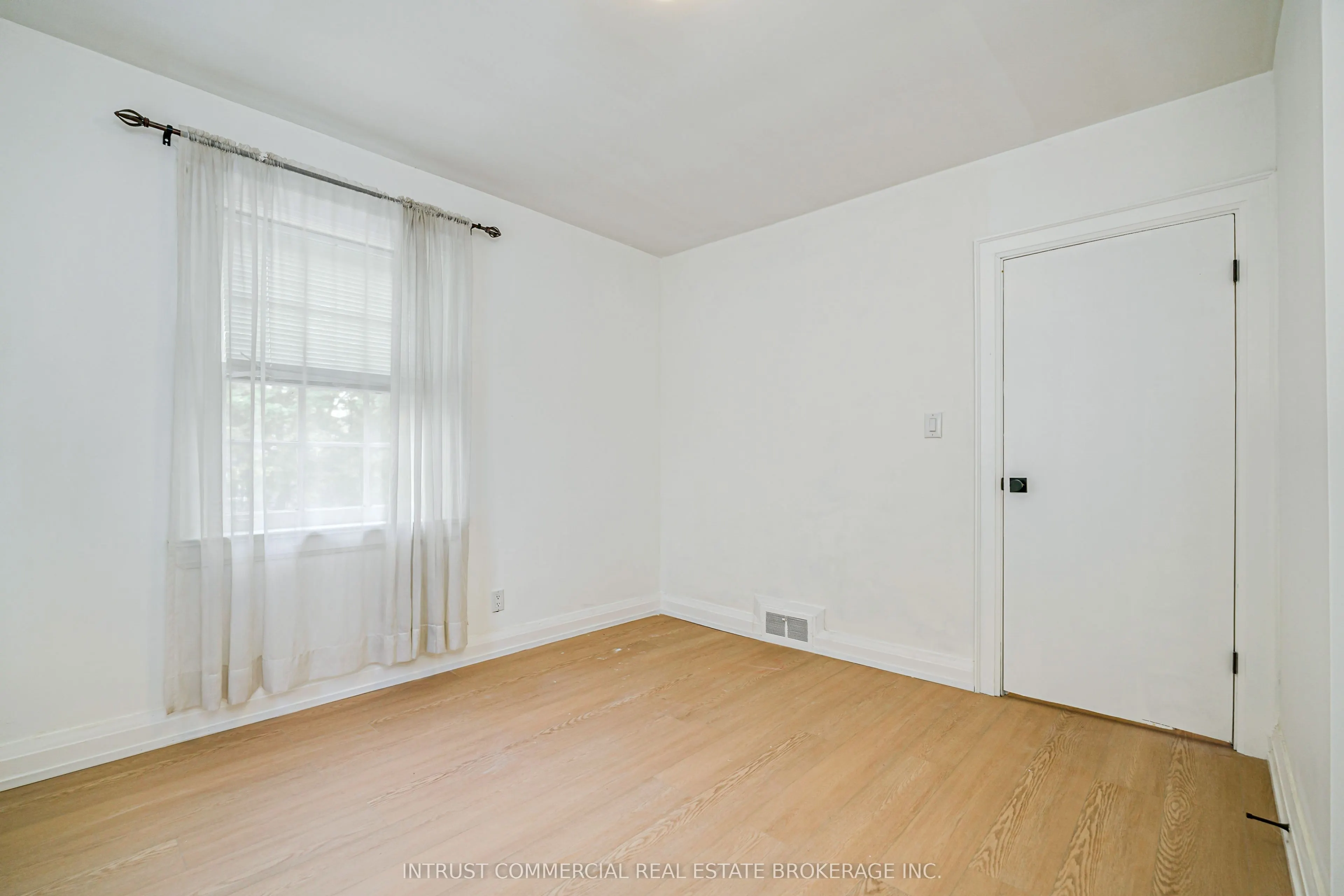 362 Lawrence Avenue W