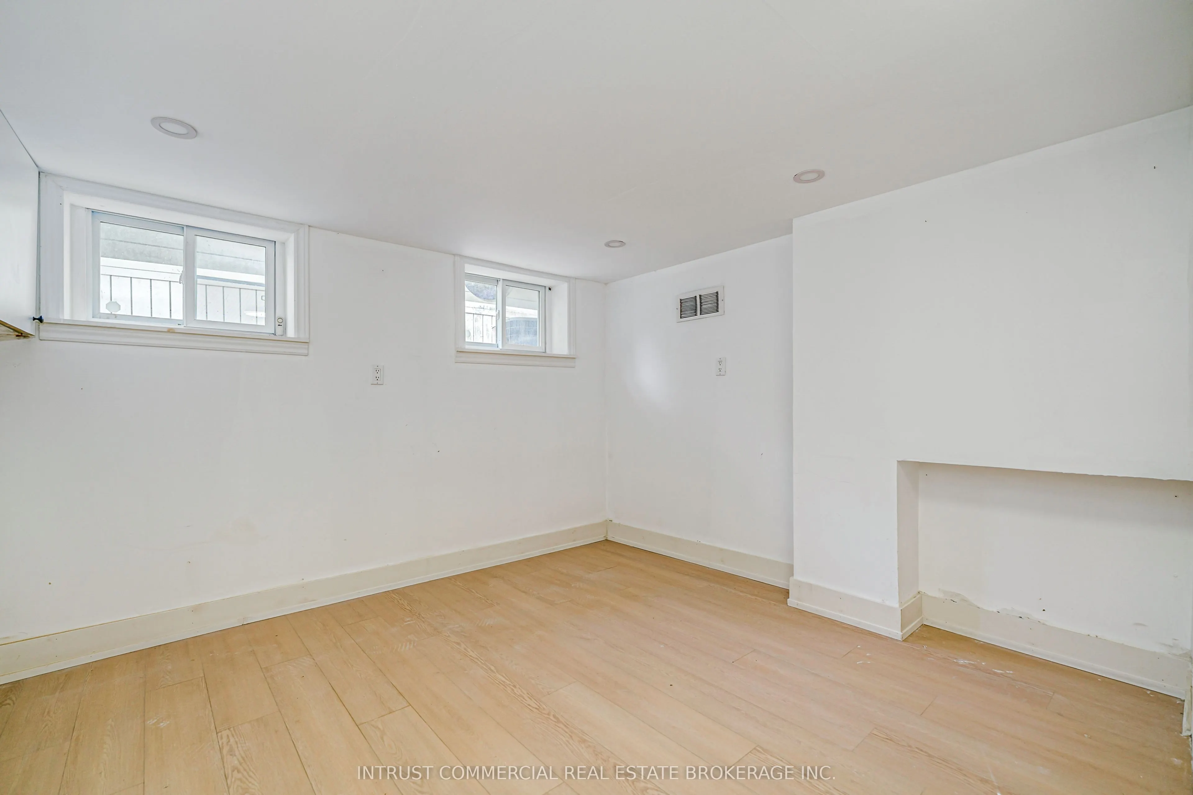 362 Lawrence Avenue W