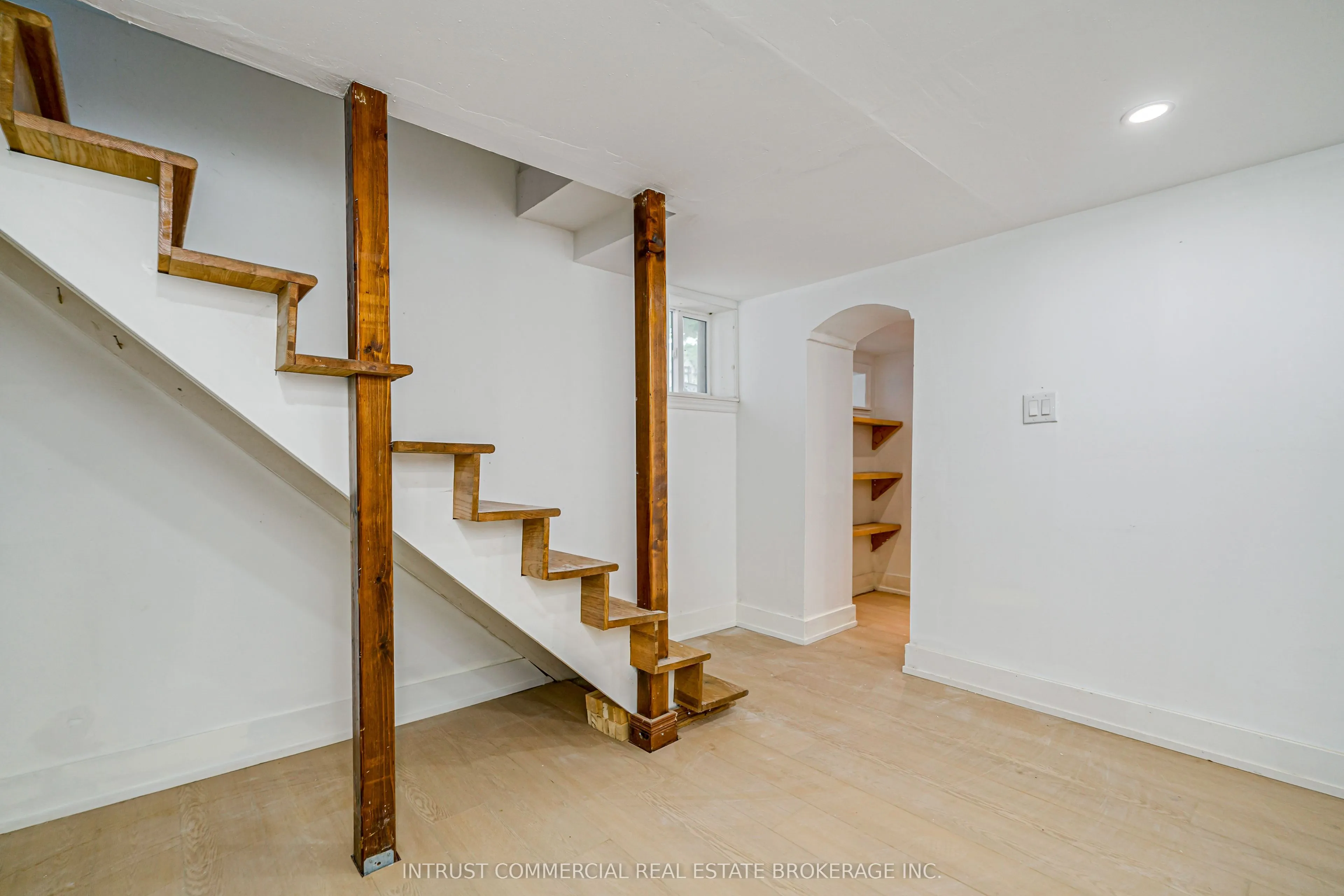 362 Lawrence Avenue W