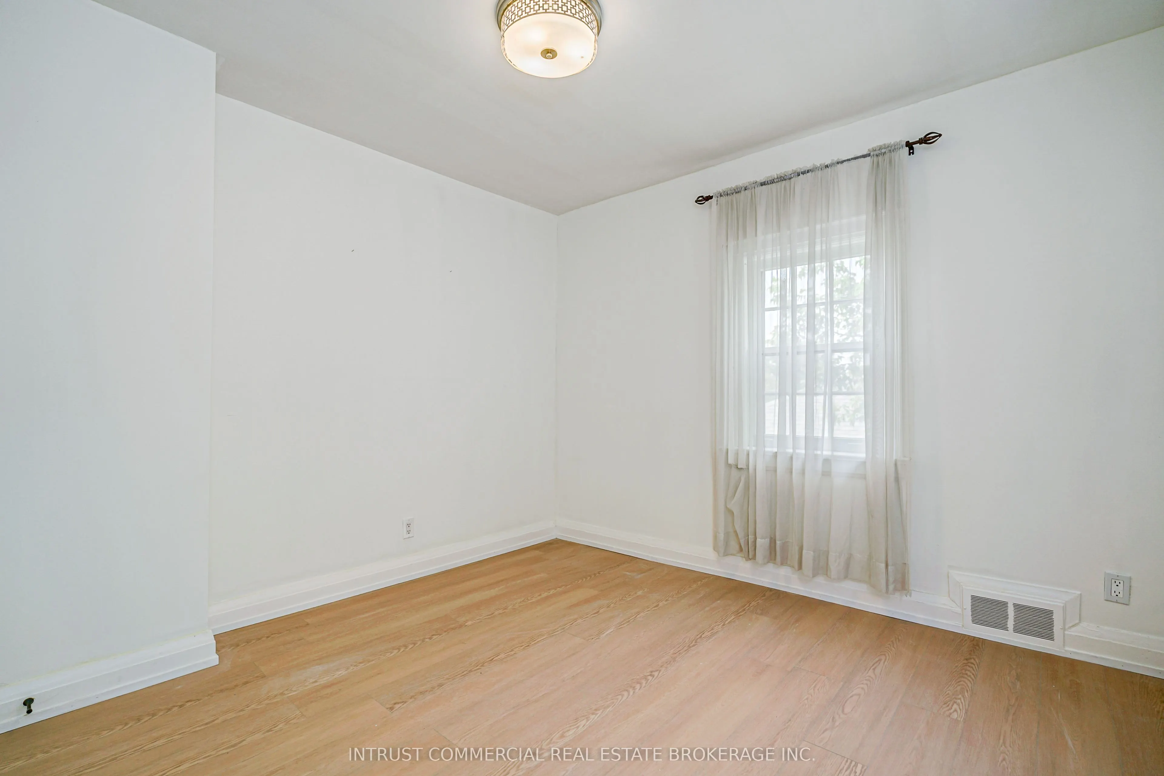 362 Lawrence Avenue W