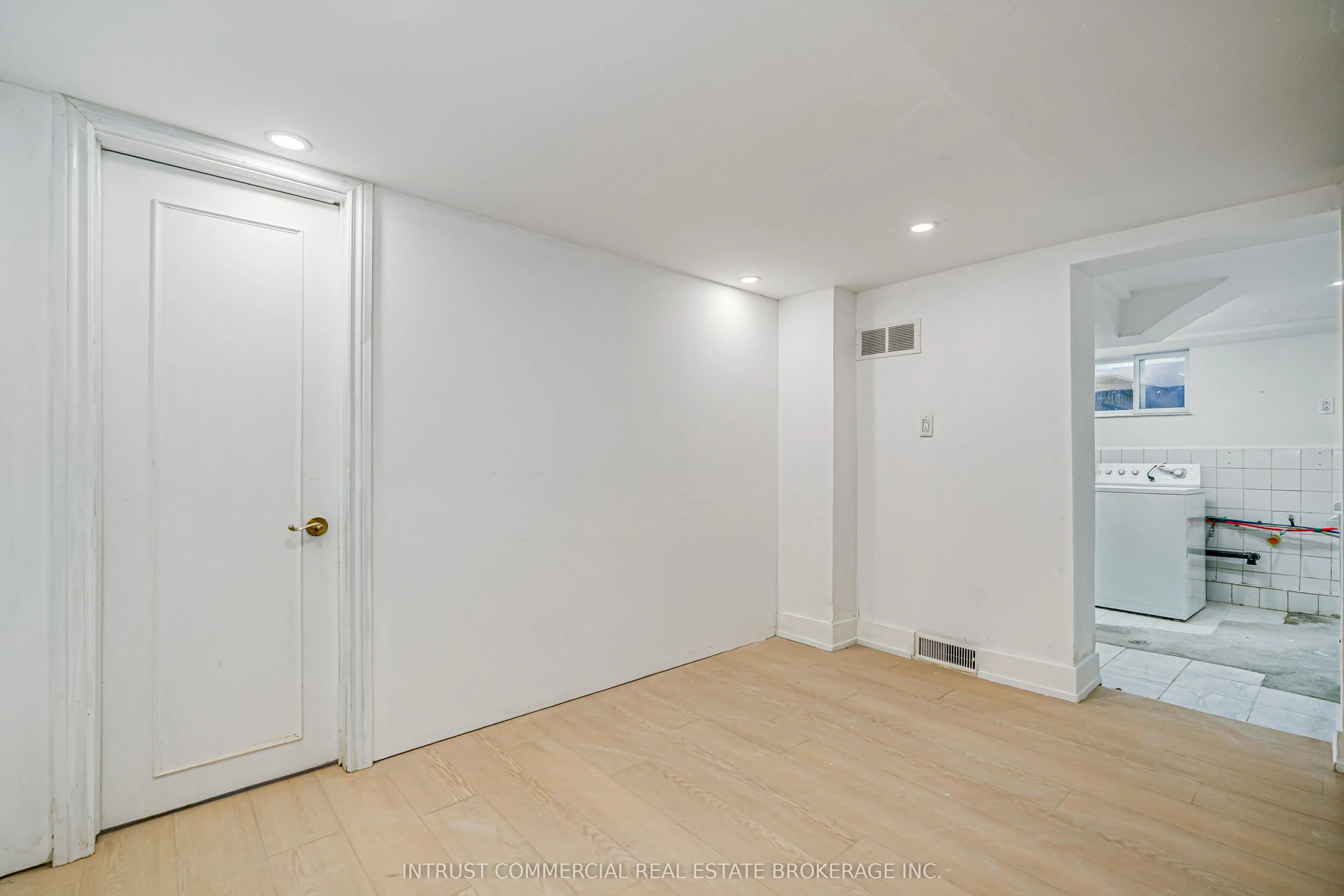 362 Lawrence Avenue W