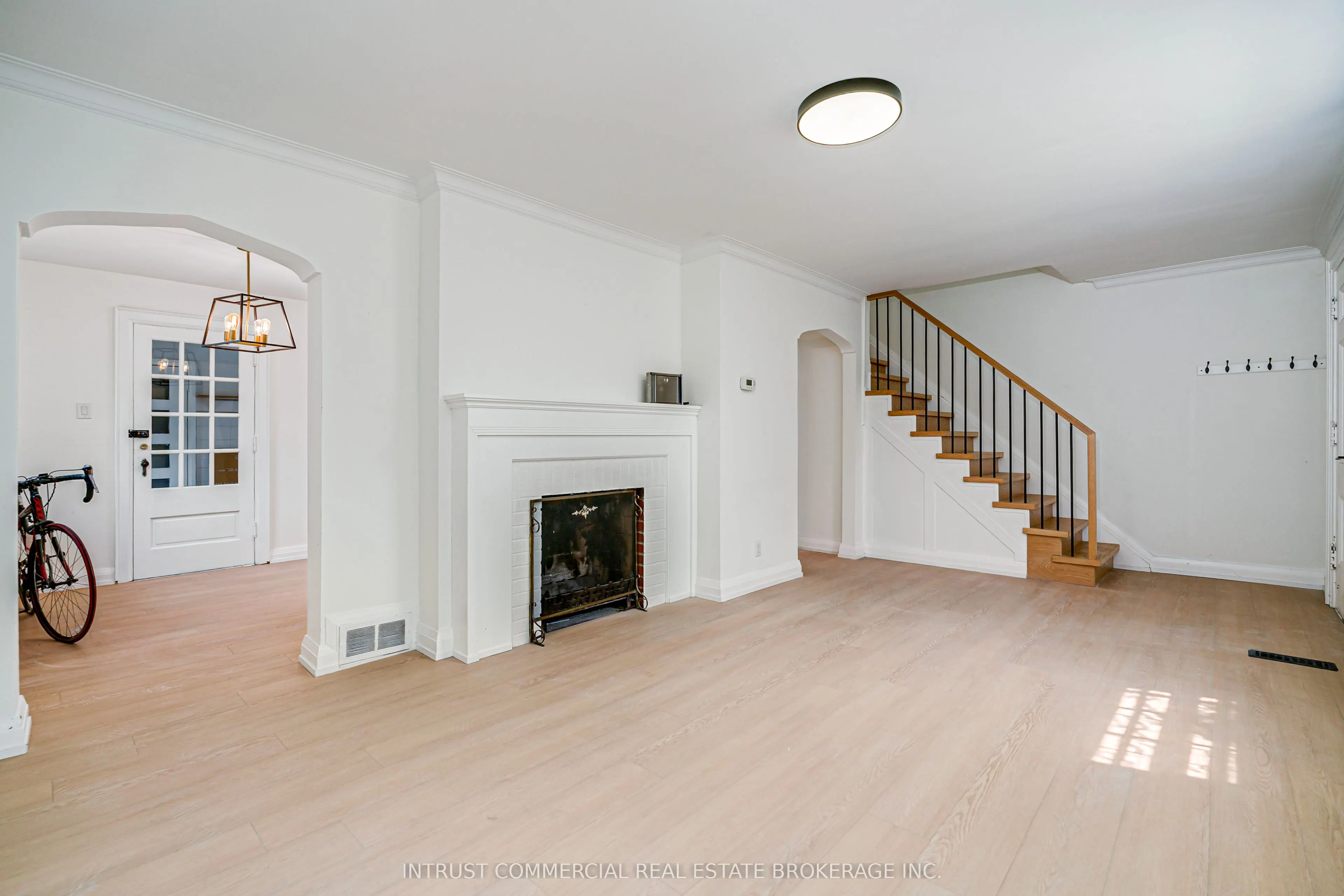 362 Lawrence Avenue W
