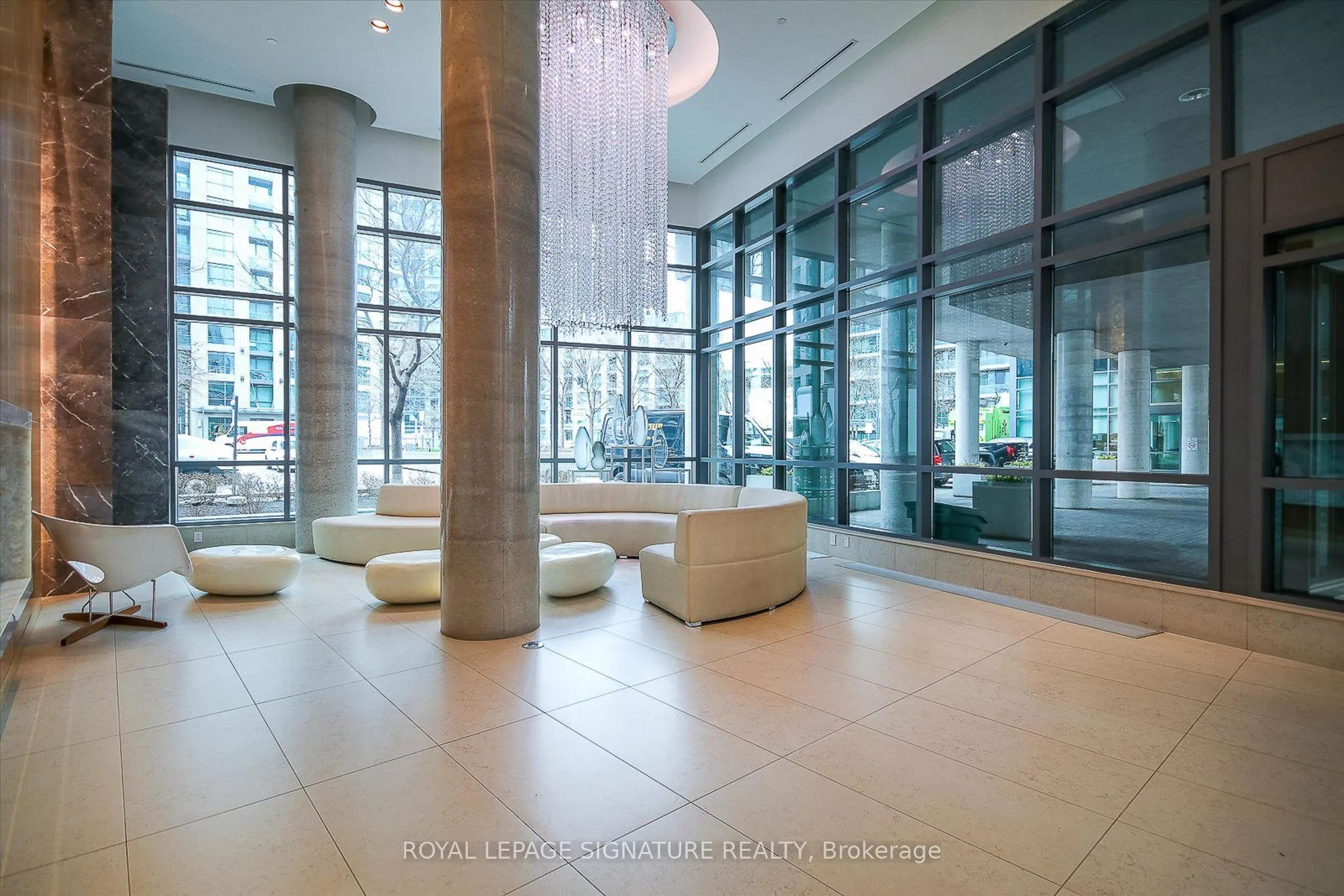 215 Fort York Boulevard #711