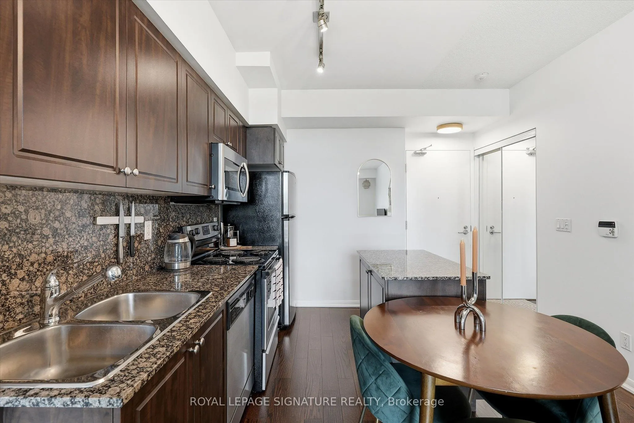 215 Fort York Boulevard #711