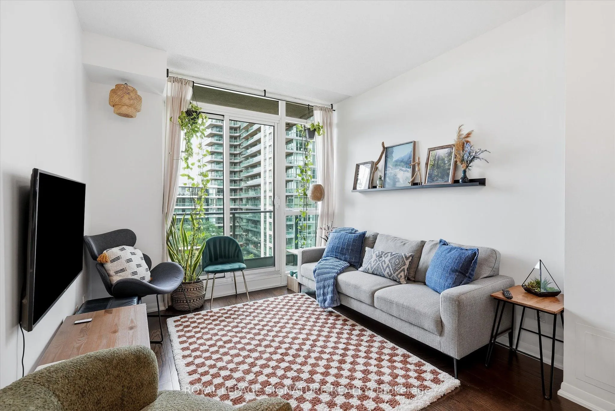 215 Fort York Boulevard #711