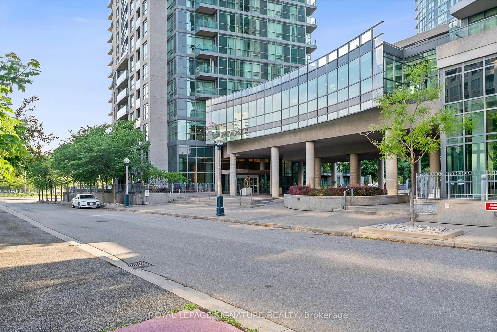 215 Fort York Boulevard #711