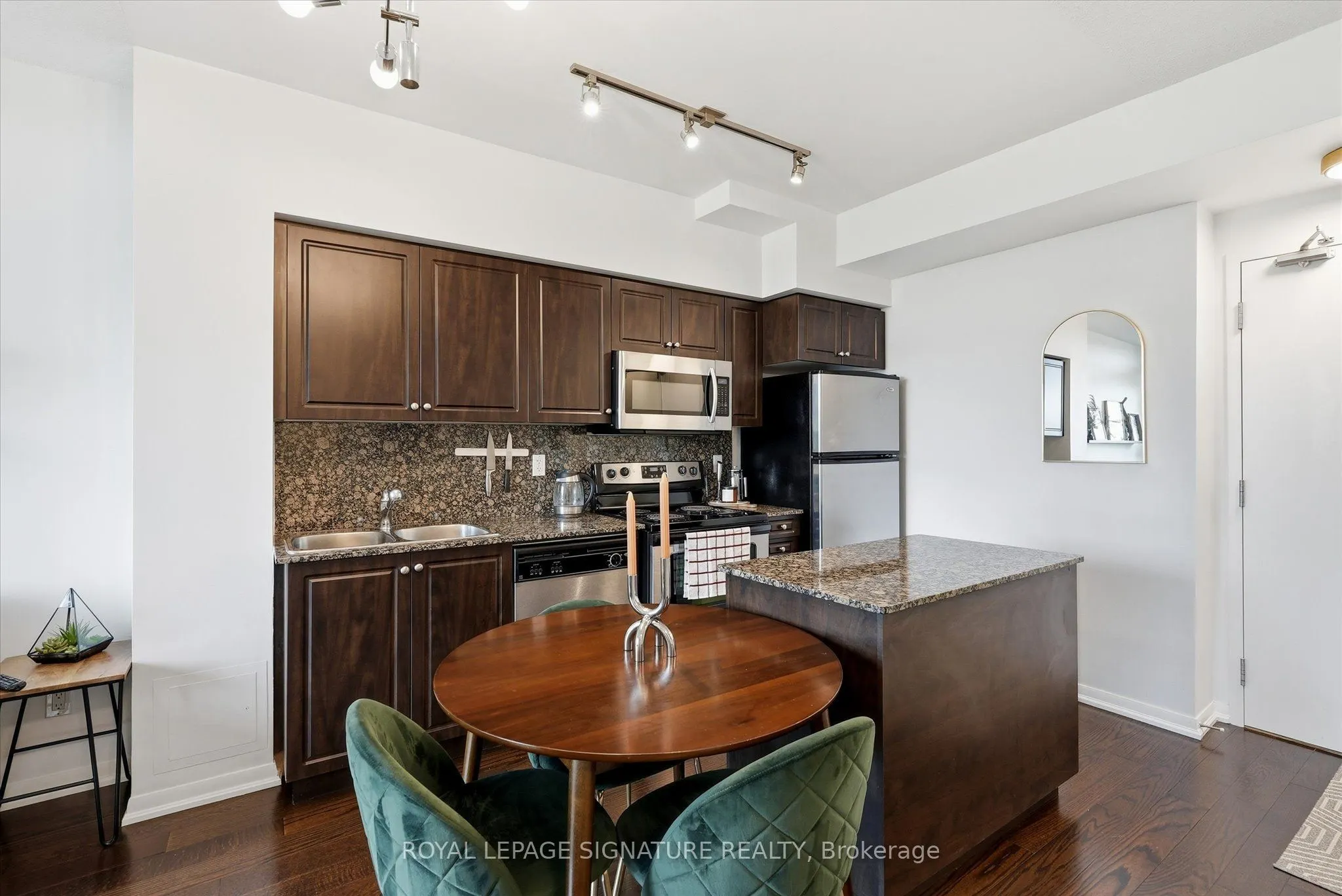 215 Fort York Boulevard #711
