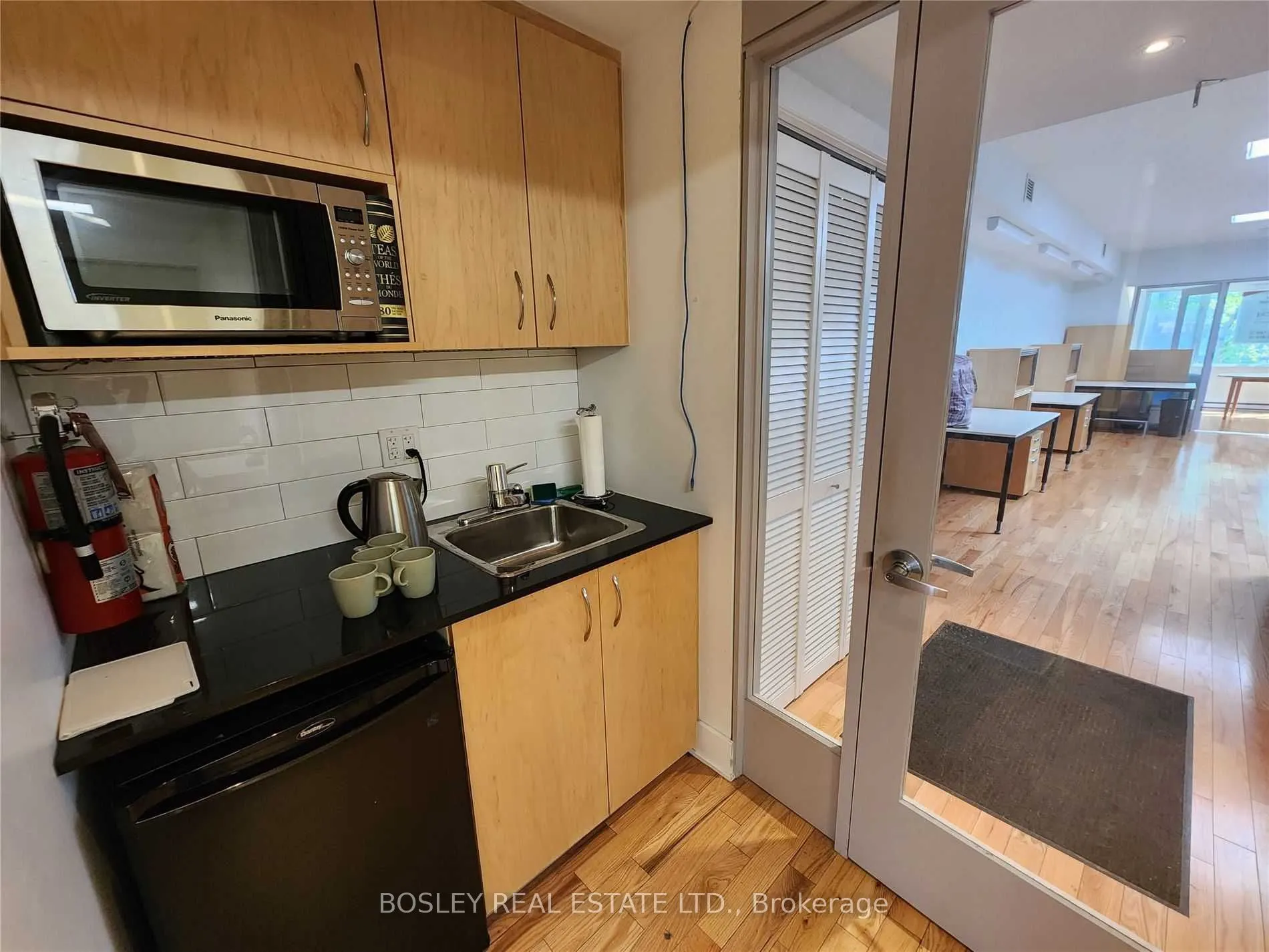 1052 Queen Street W #2nd Flr