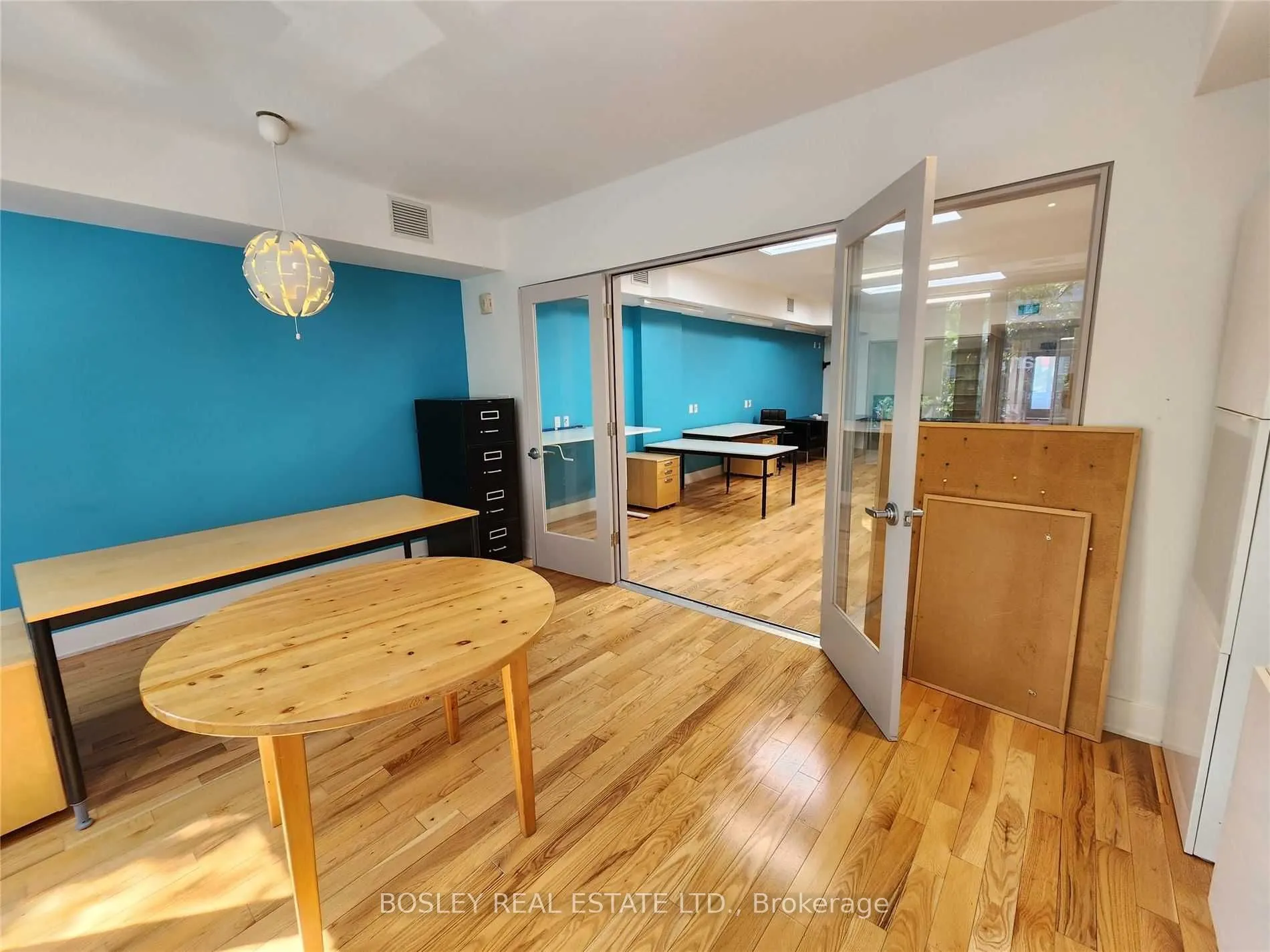 1052 Queen Street W #2nd Flr