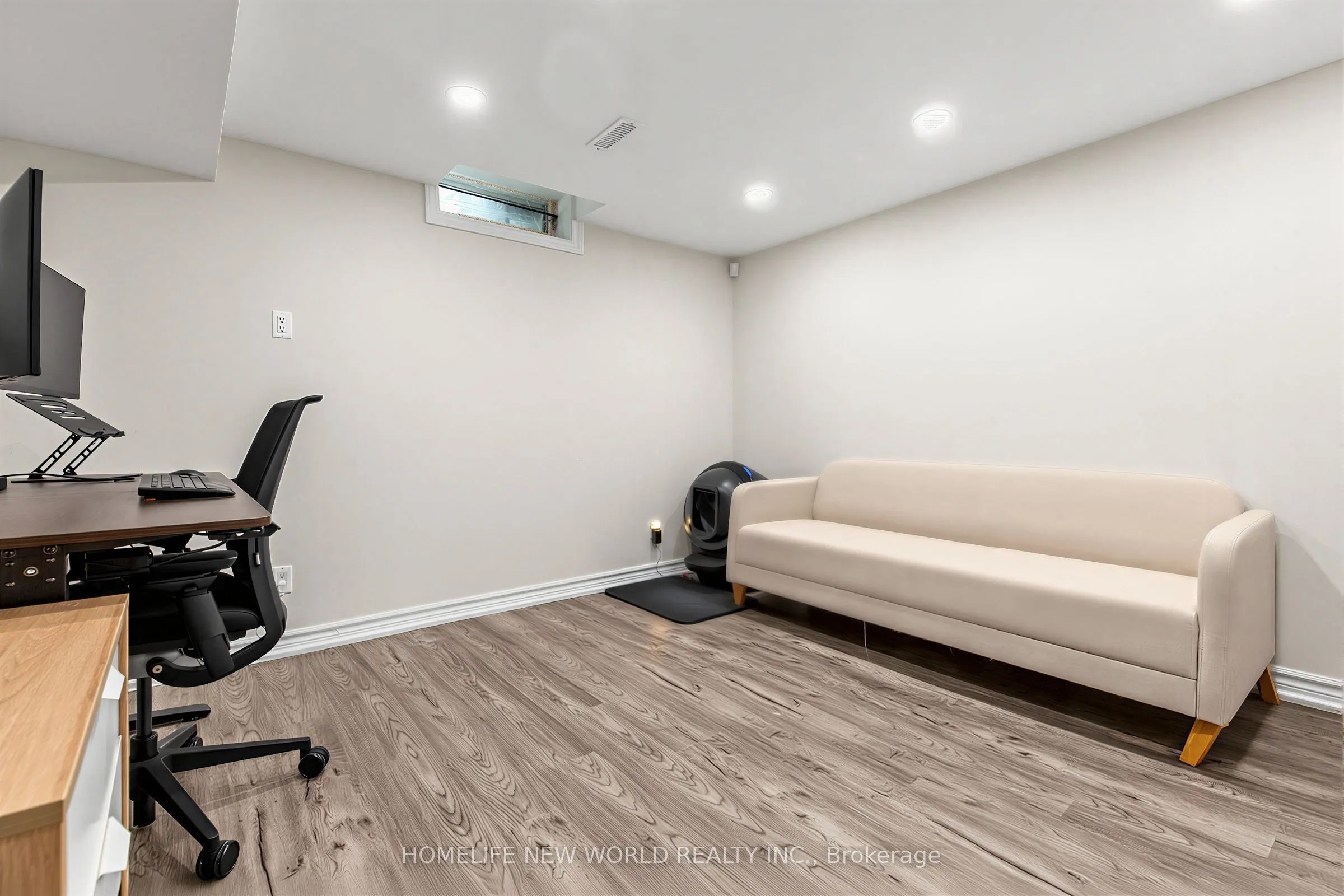 19 Liszt Gate #306