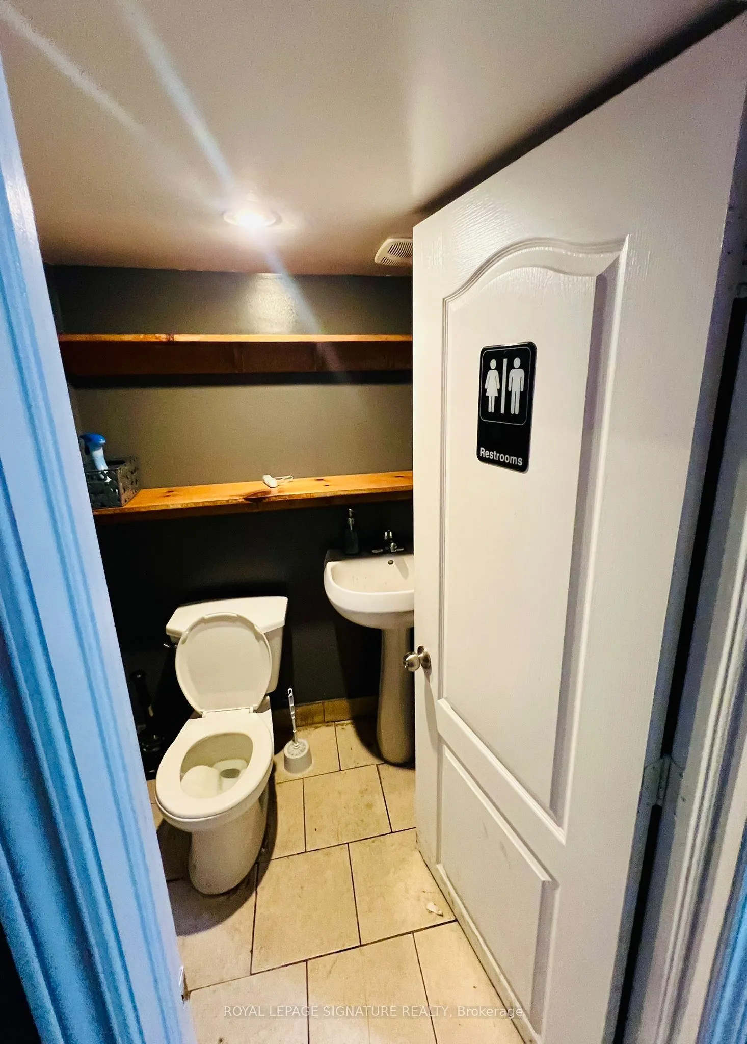 761 Dundas Street W