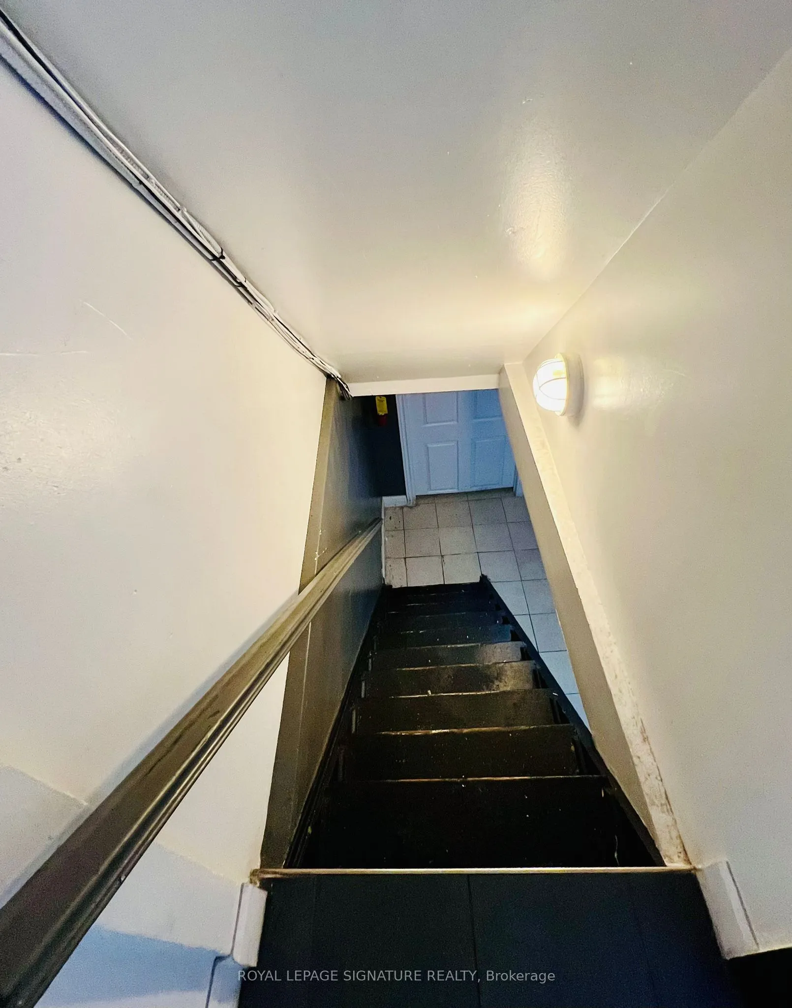 761 Dundas Street W