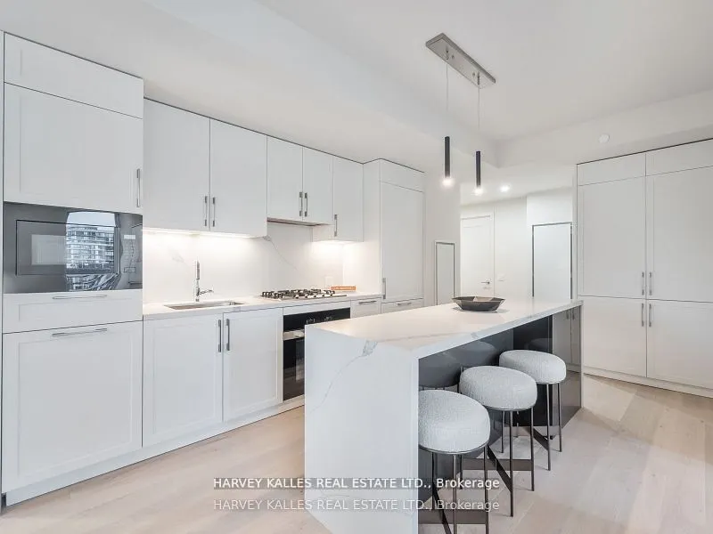 8 Manor Road W #610