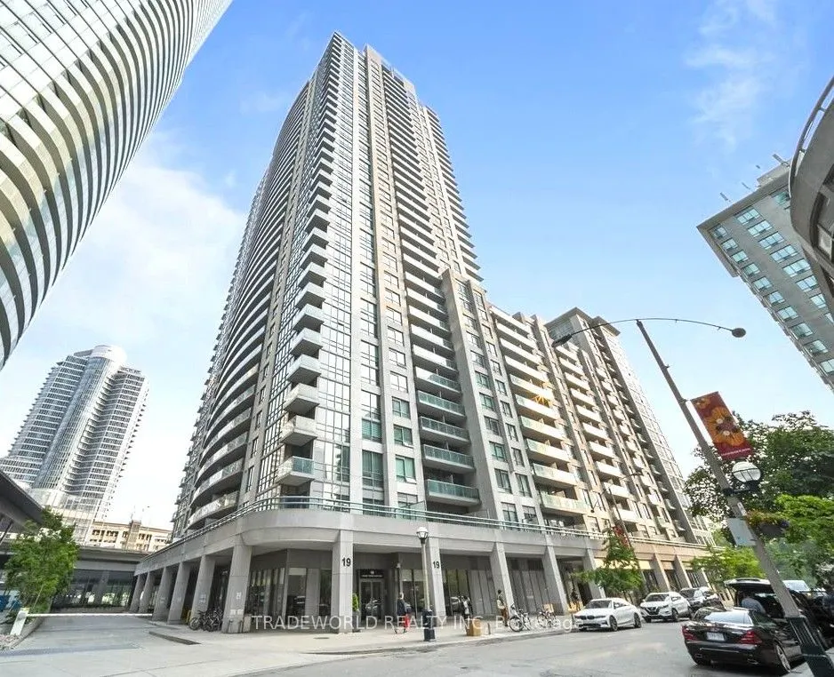 19 Grand Trunk Crescent #907