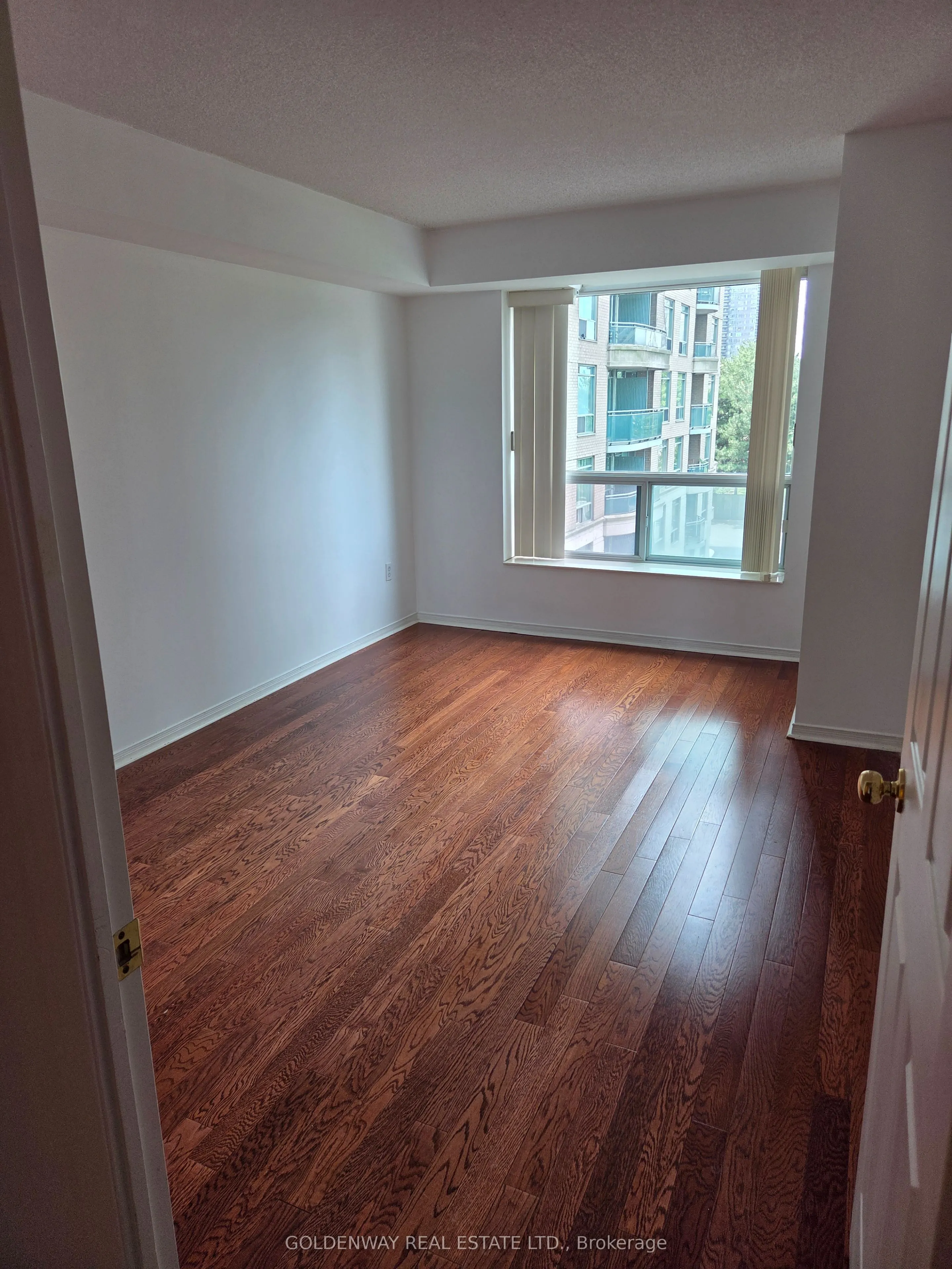 18 Pemberton Avenue #402