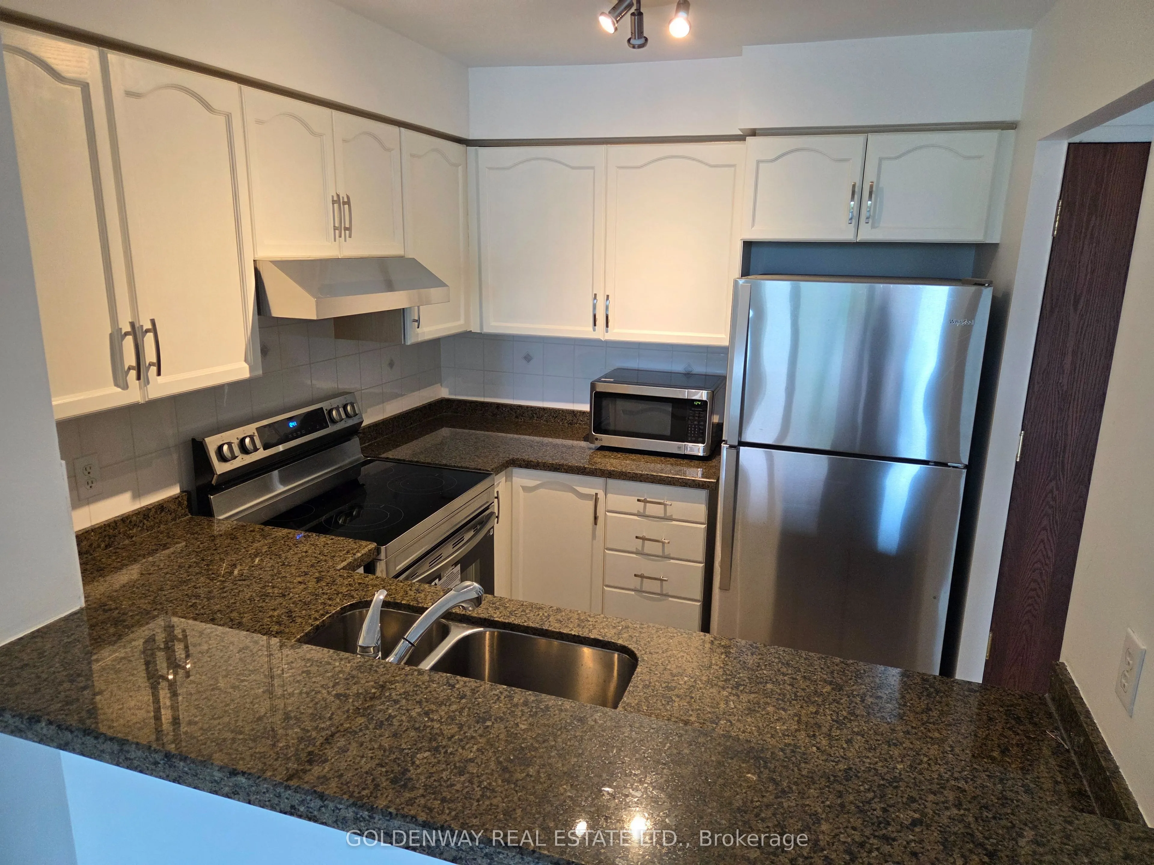 18 Pemberton Avenue #402