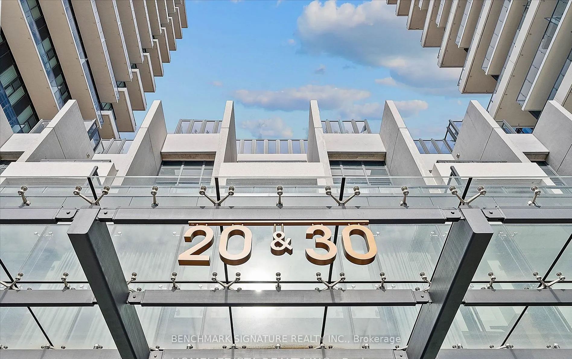 30 Inn On The Park Drive #206