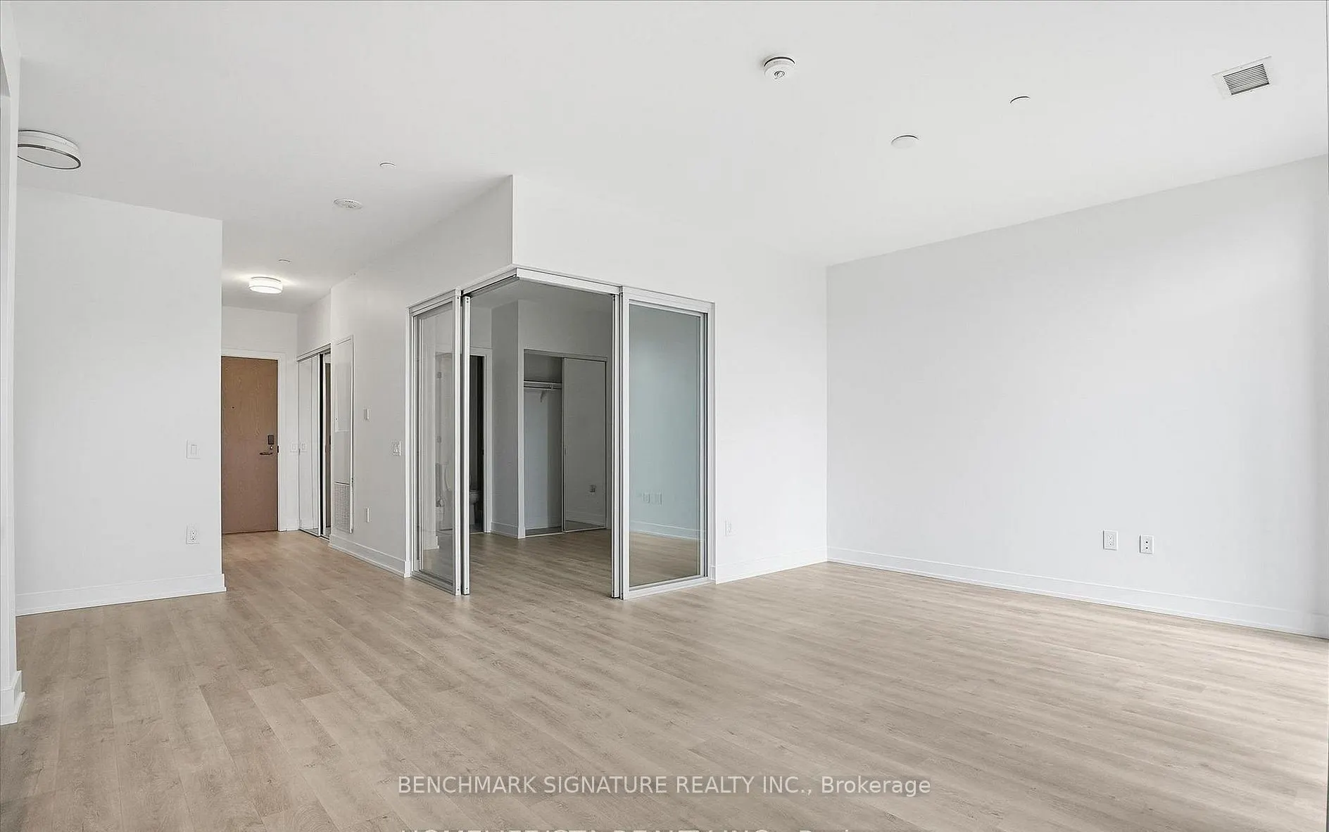 30 Inn On The Park Drive #206