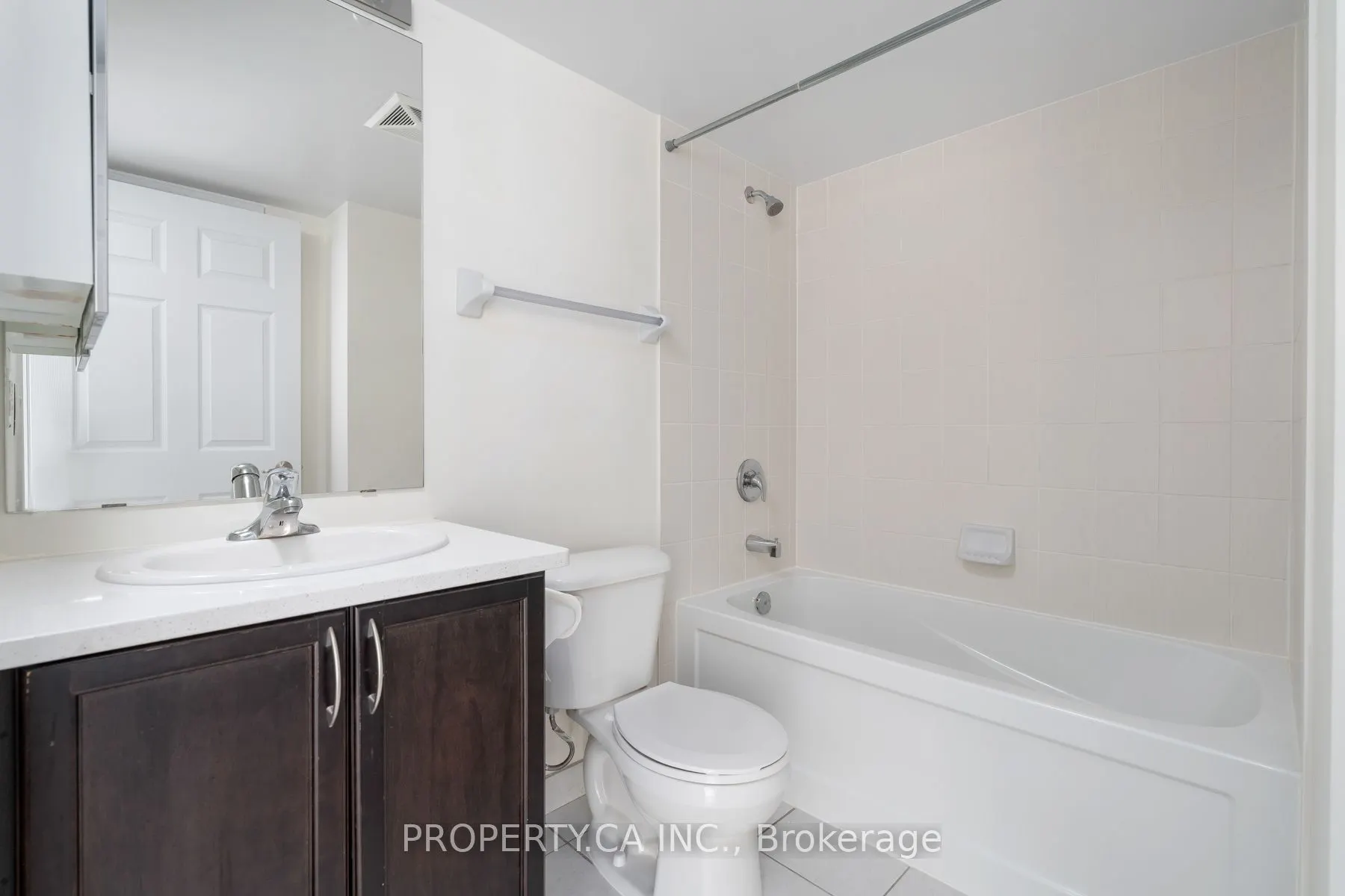 25 Lower Simcoe Street #803