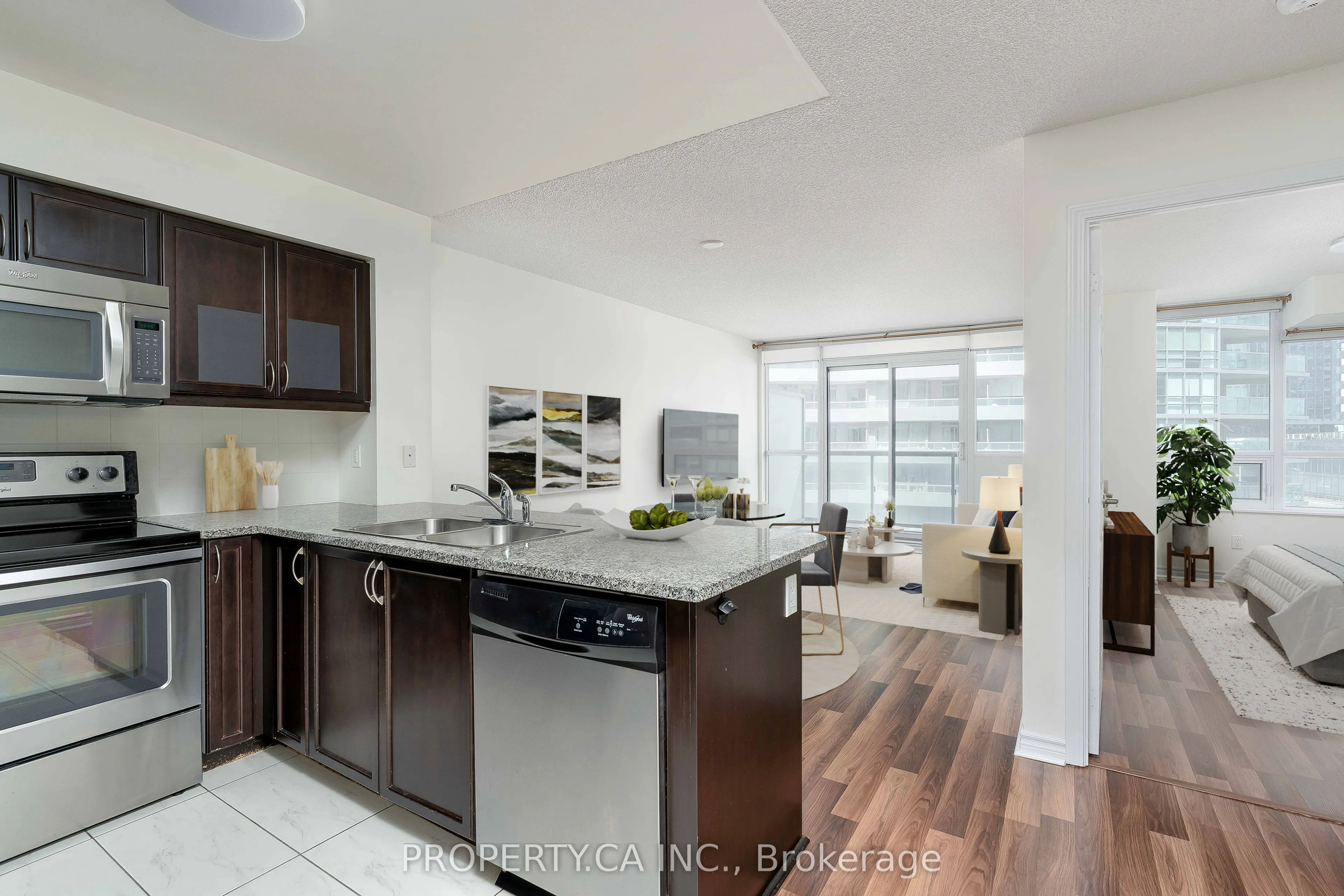 25 Lower Simcoe Street #803