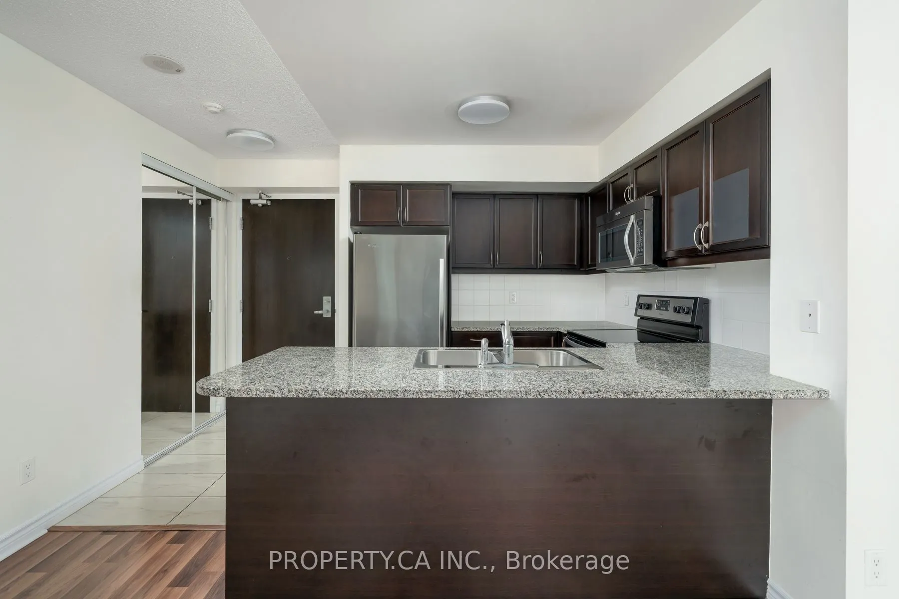 25 Lower Simcoe Street #803