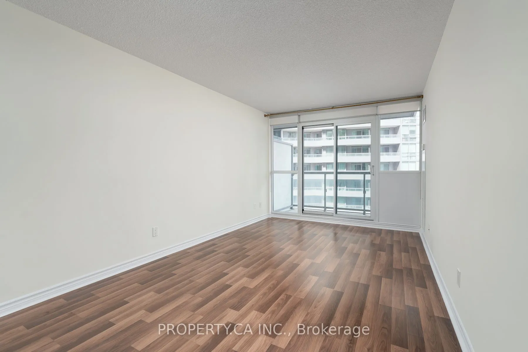 25 Lower Simcoe Street #803
