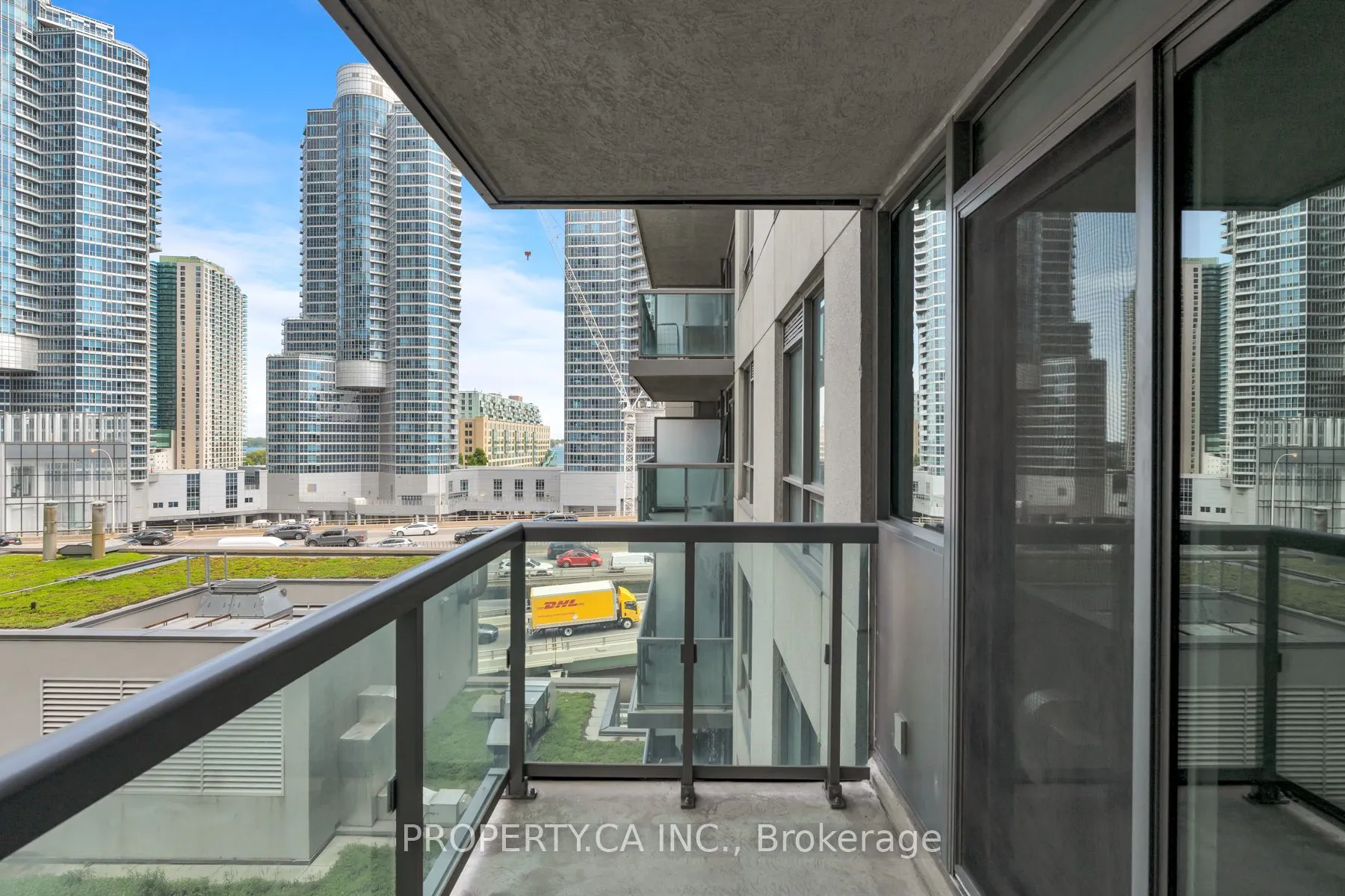 25 Lower Simcoe Street #803